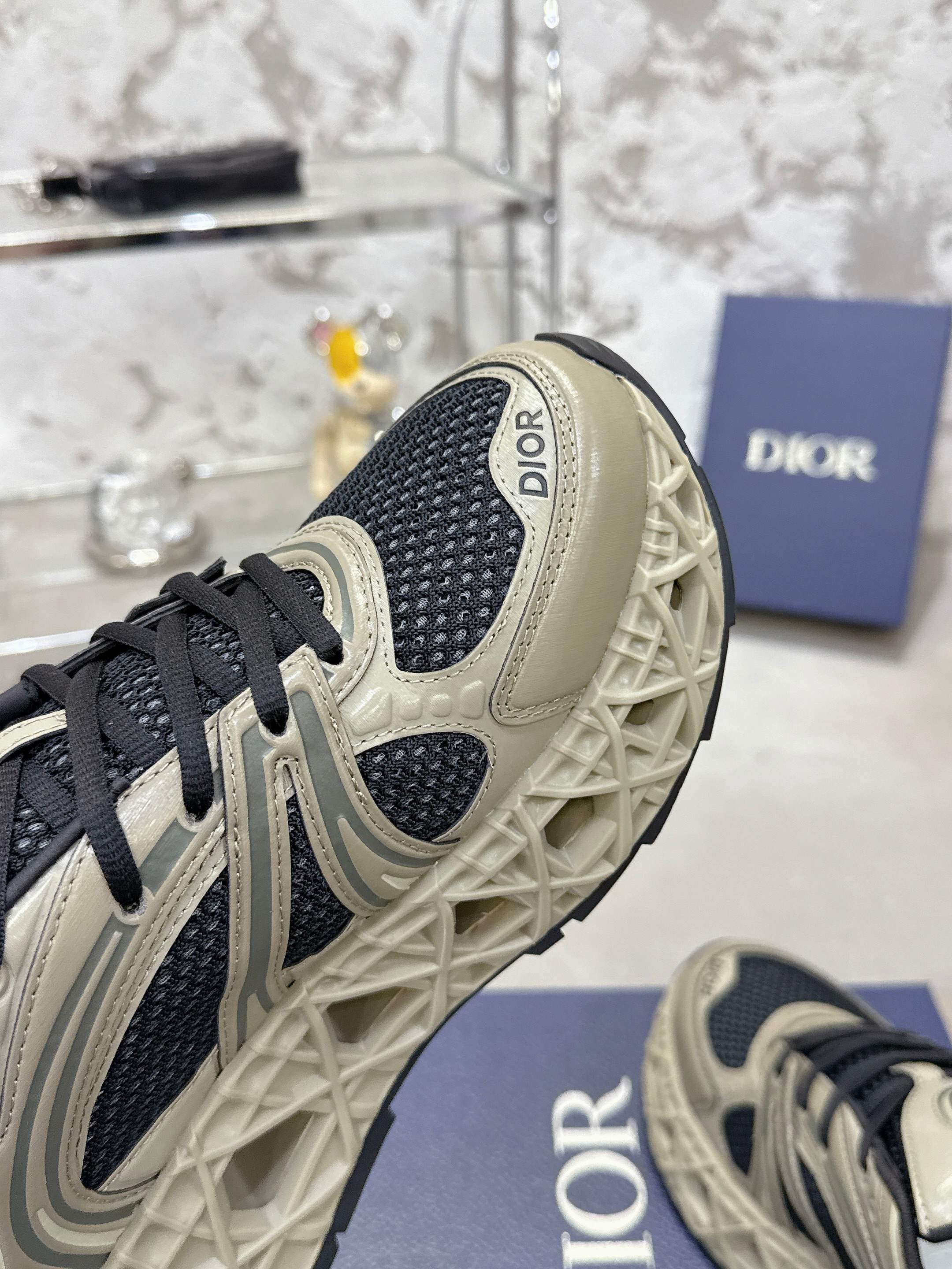 Dior B35 春夏コレクション スニーカー