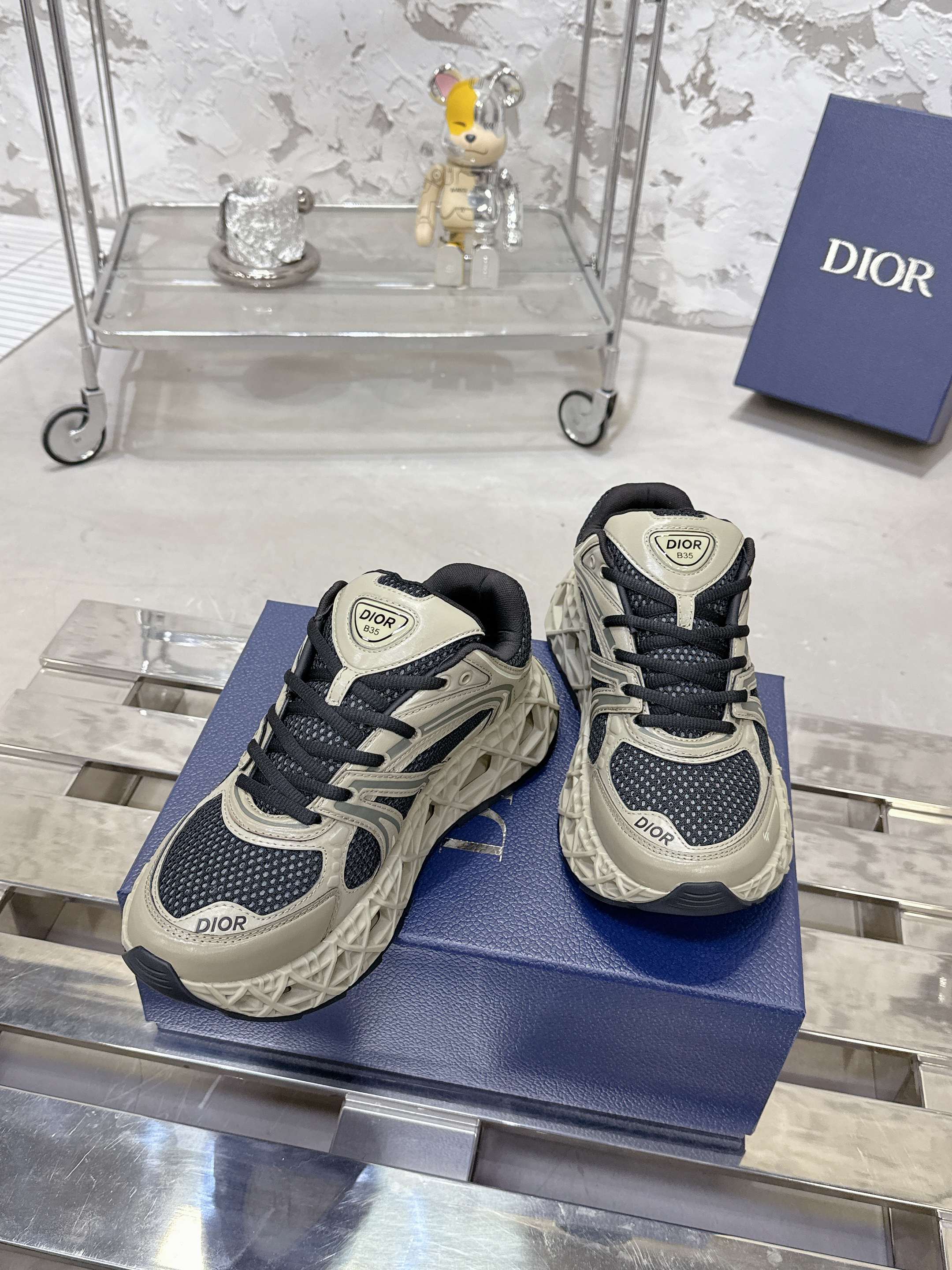 Dior B35 春夏コレクション スニーカー