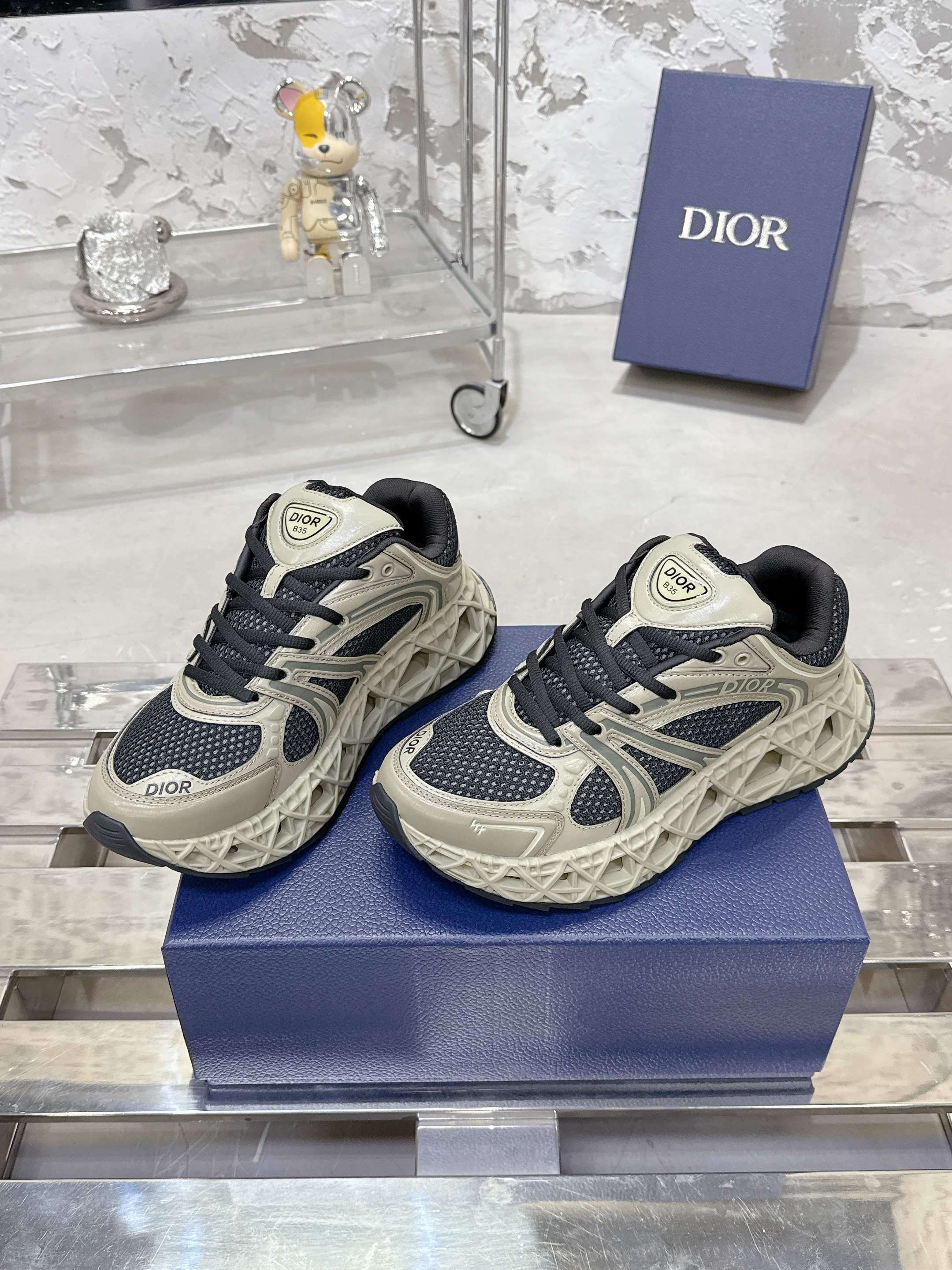 Dior B35 春夏コレクション スニーカー