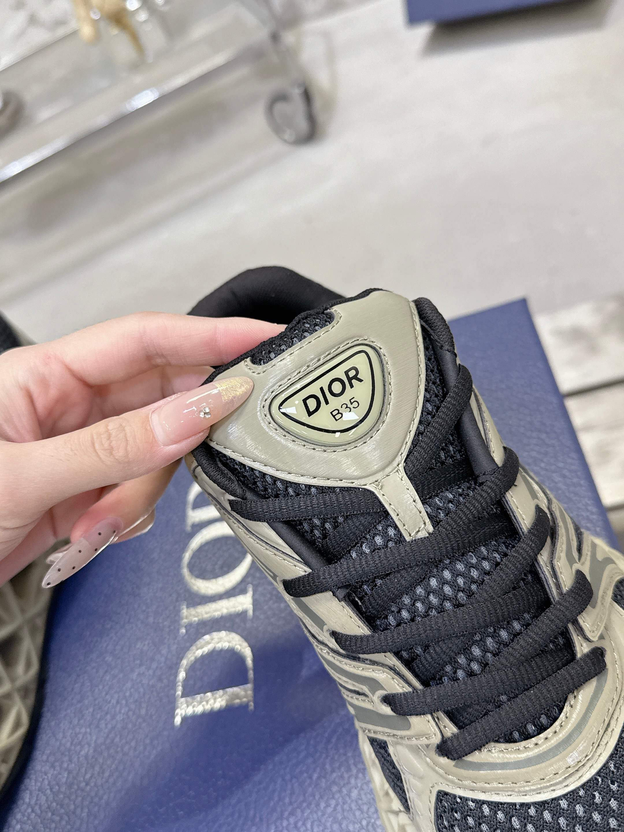 Dior B35 春夏コレクション スニーカー
