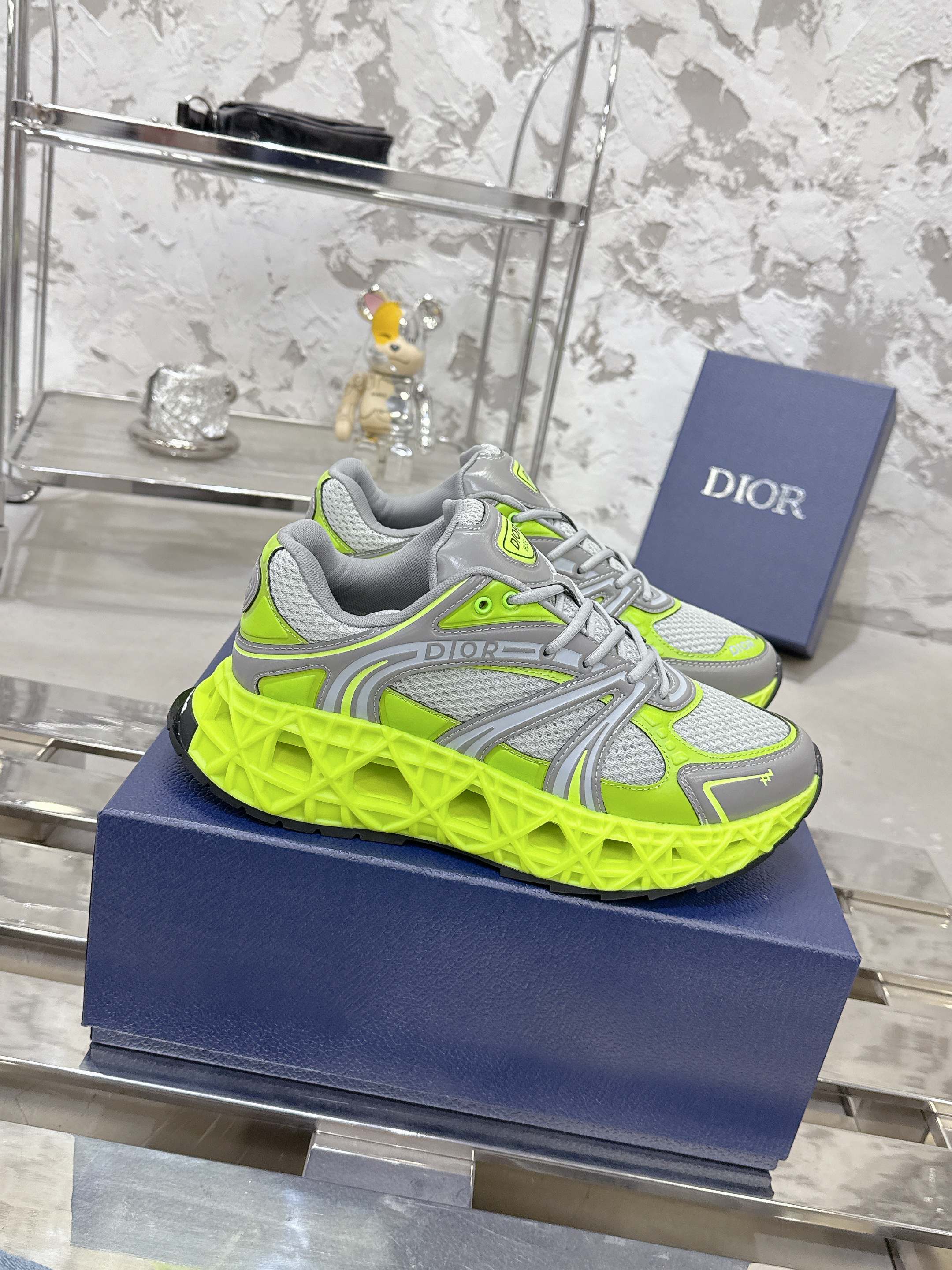 Dior B35 春夏男装スニーカー｜高級感と実用性の融合