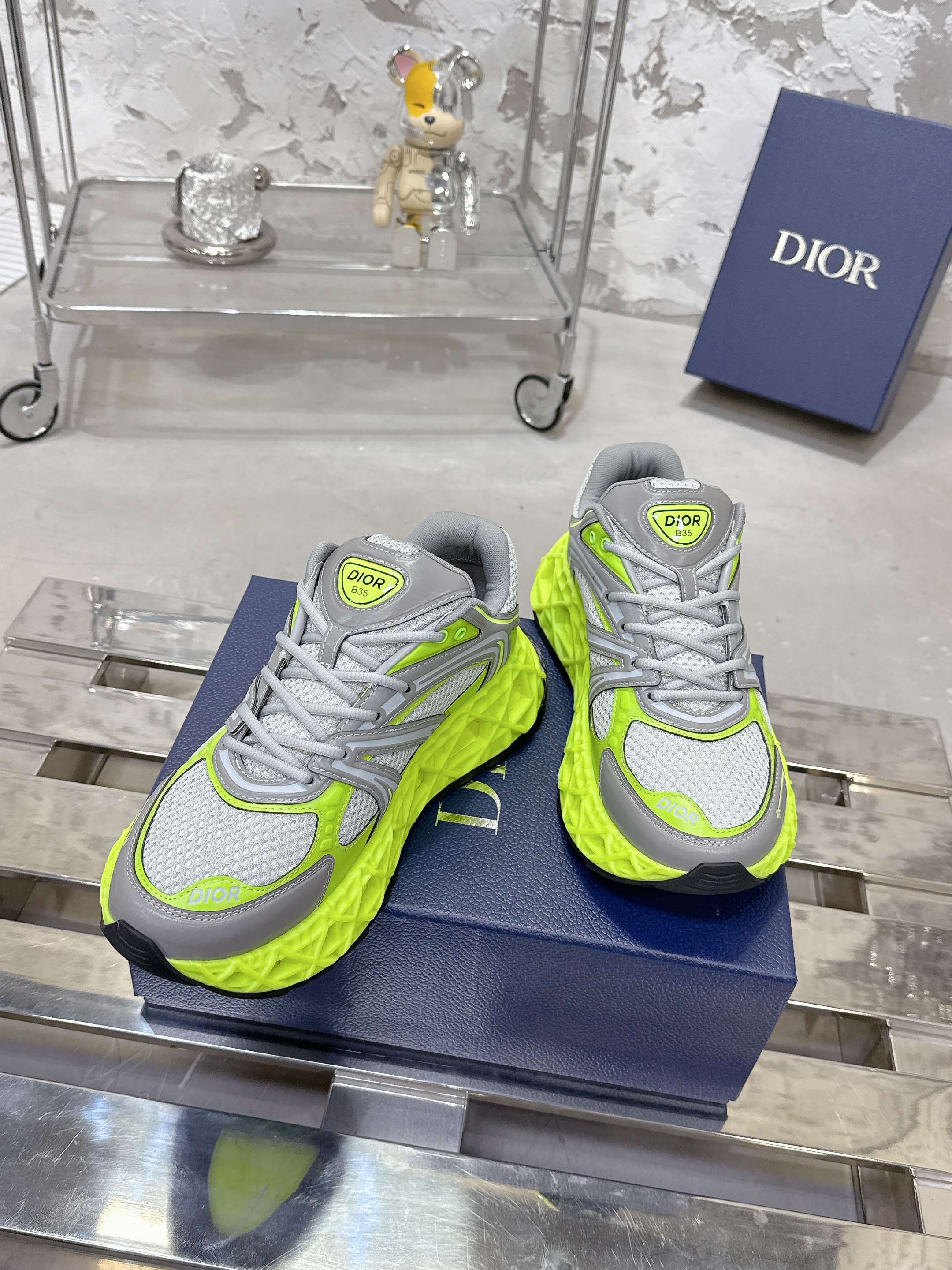 Dior B35 春夏男装スニーカー｜高級感と実用性の融合