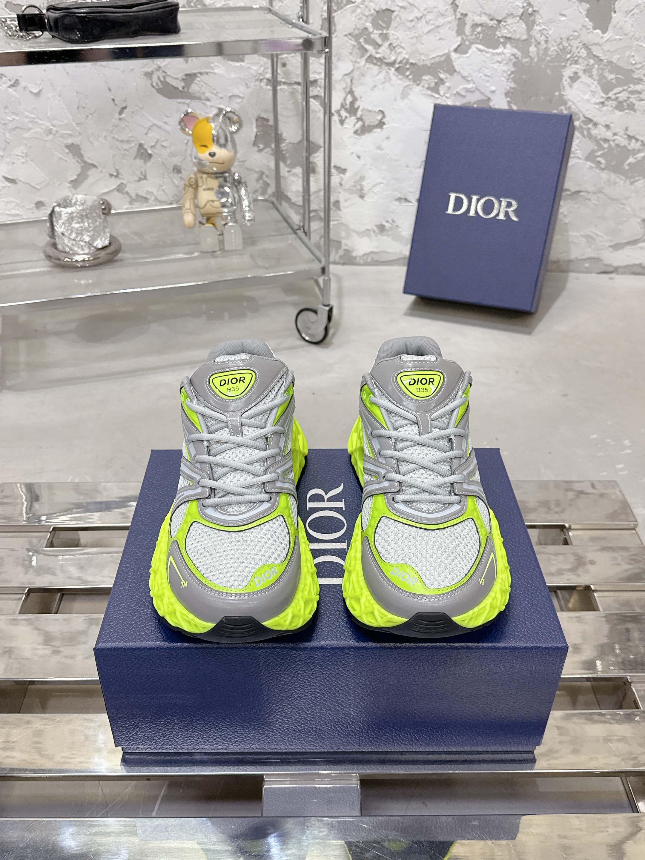 Dior B35 春夏男装スニーカー｜高級感と実用性の融合