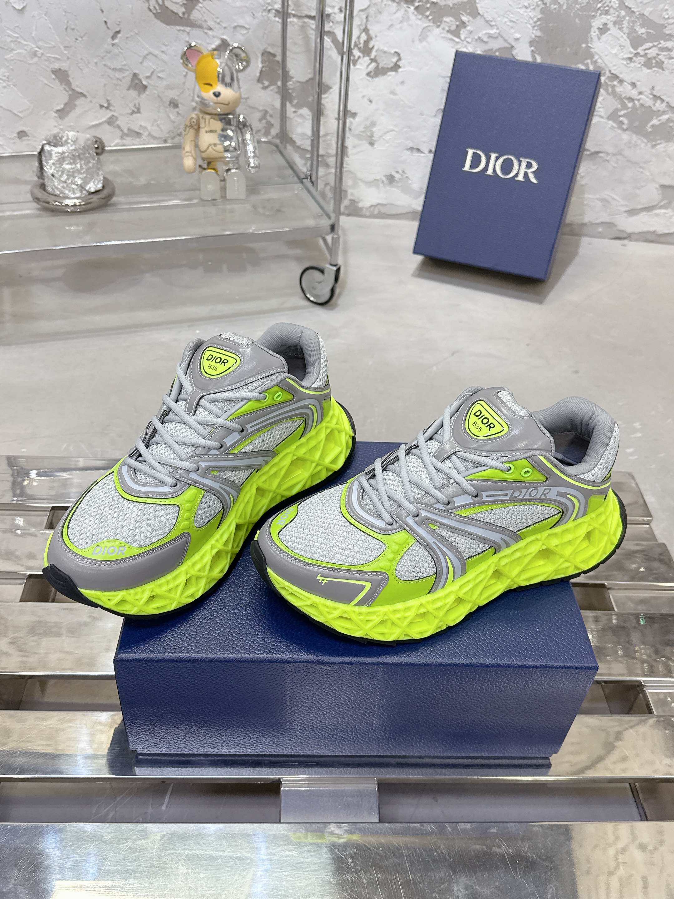 Dior B35 春夏男装スニーカー｜高級感と実用性の融合