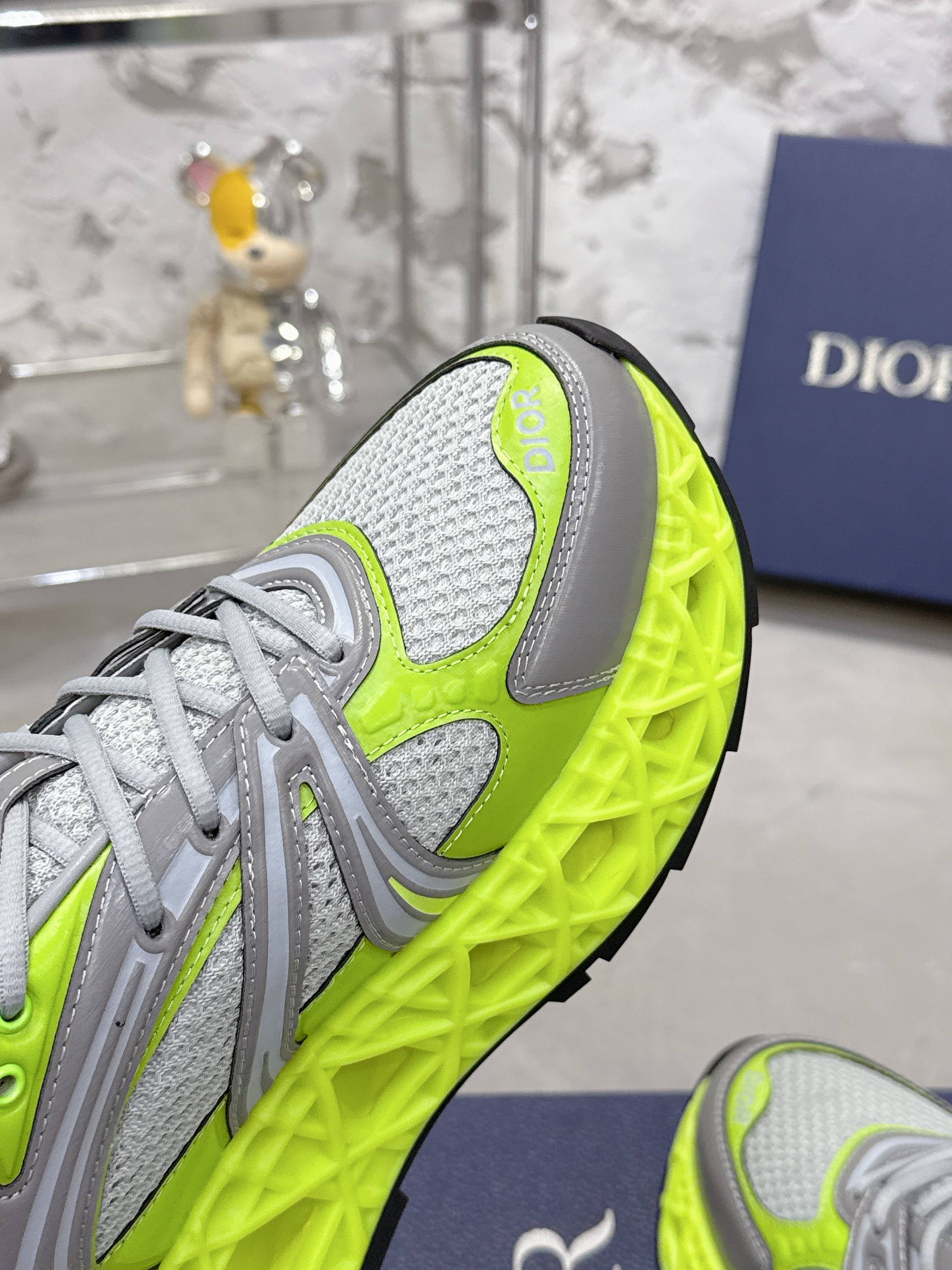 Dior B35 春夏男装スニーカー｜高級感と実用性の融合