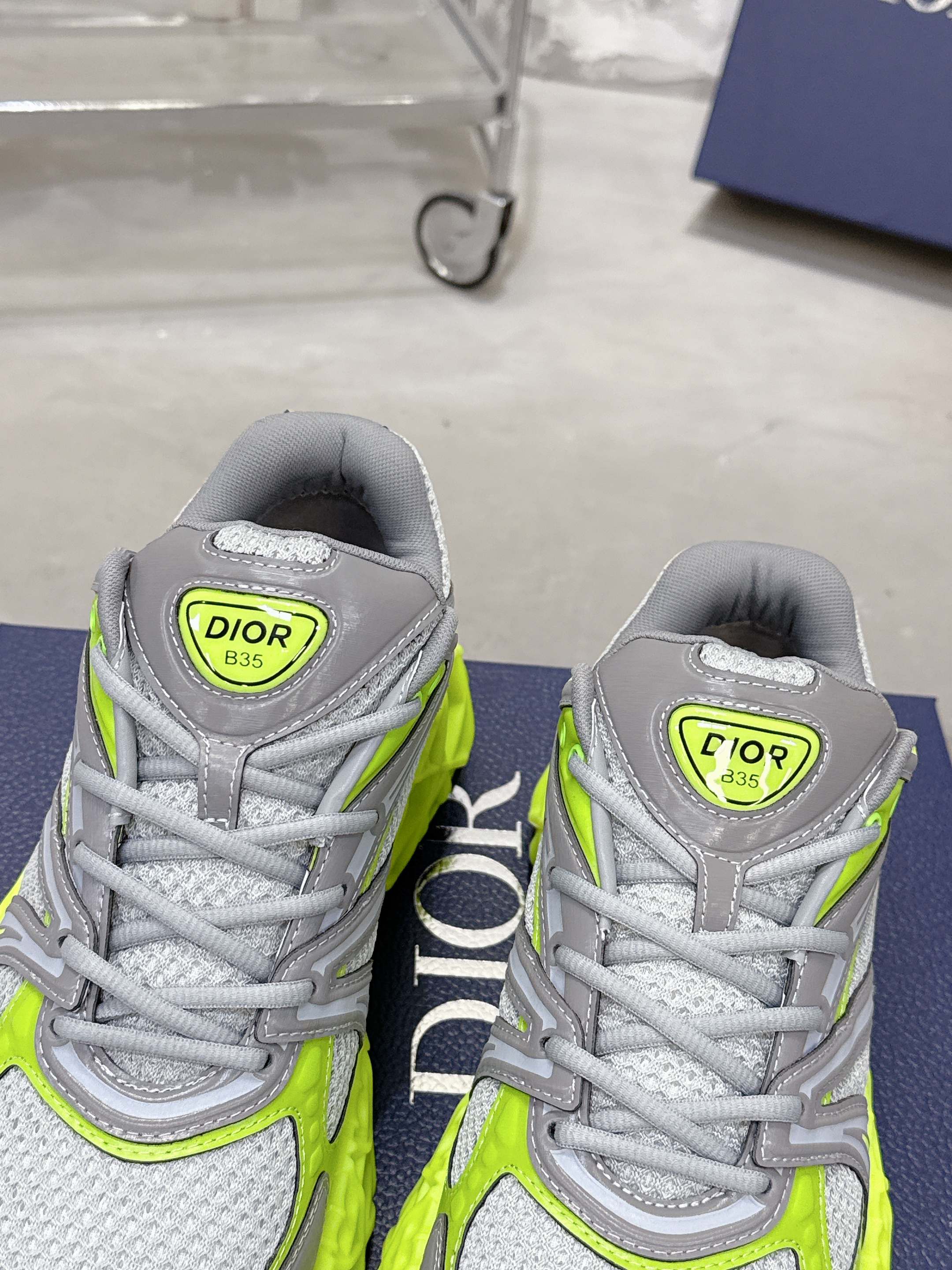 Dior B35 春夏男装スニーカー｜高級感と実用性の融合