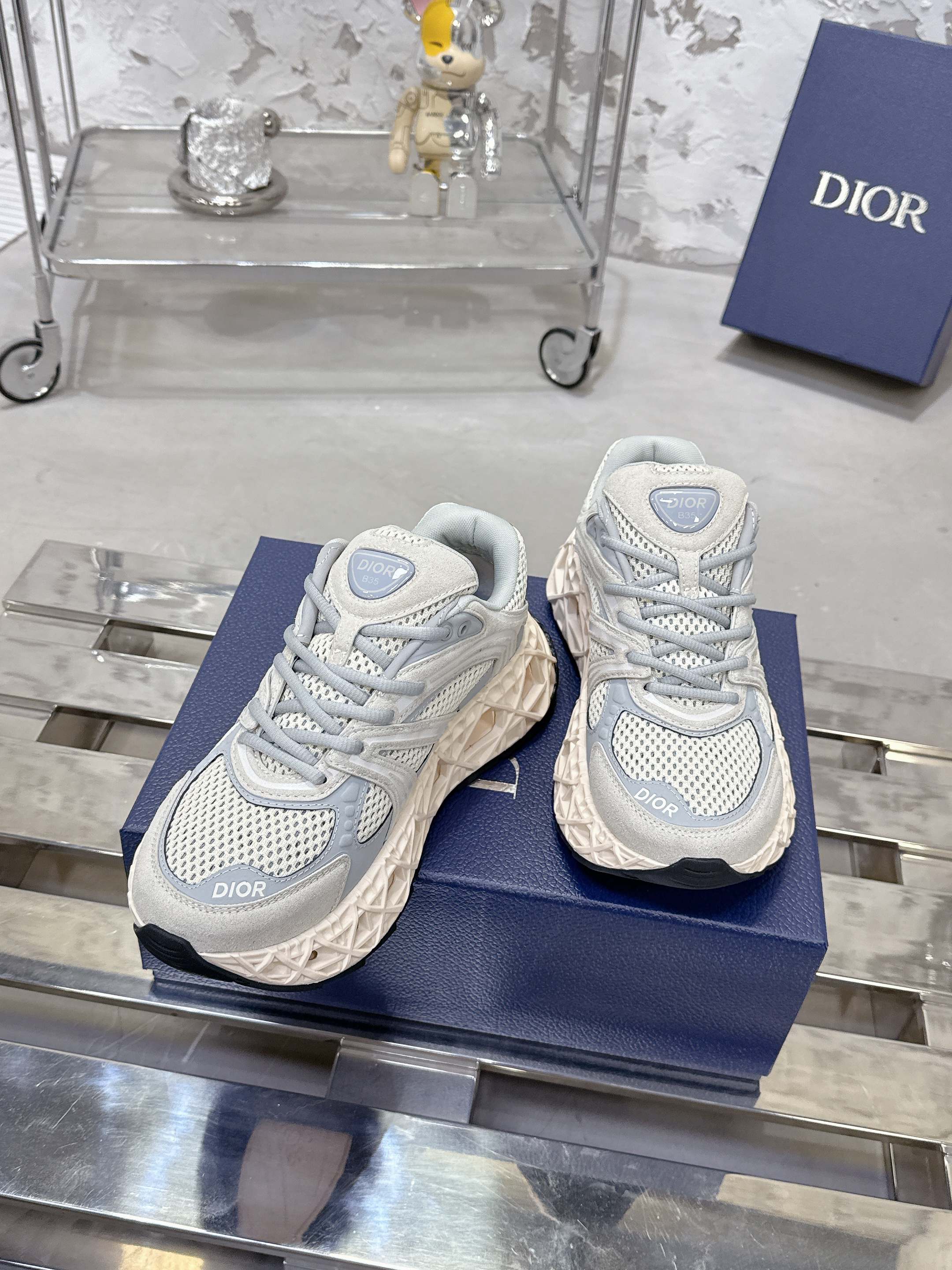Dior B35 春夏男装シューズ - 豪華なデザインと快適性
