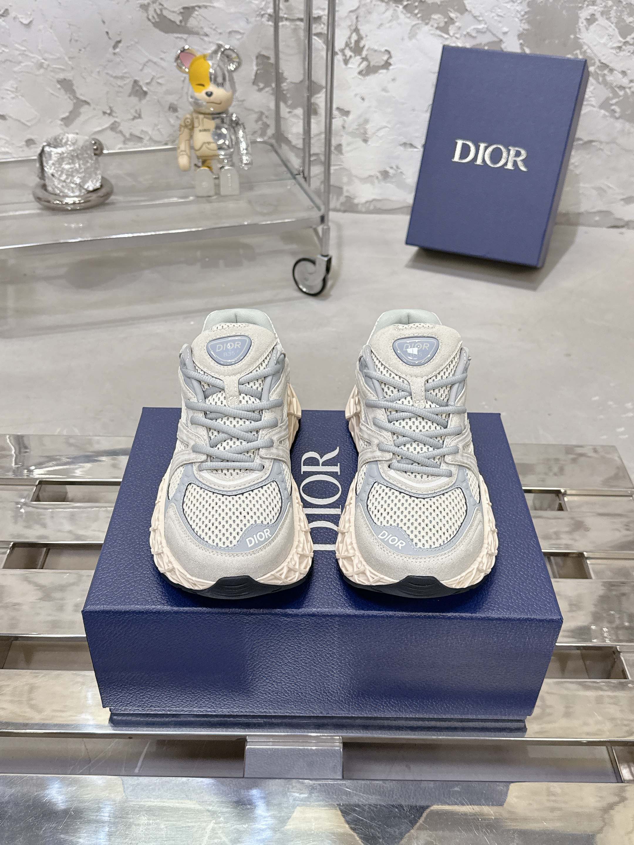 Dior B35 春夏男装シューズ - 豪華なデザインと快適性