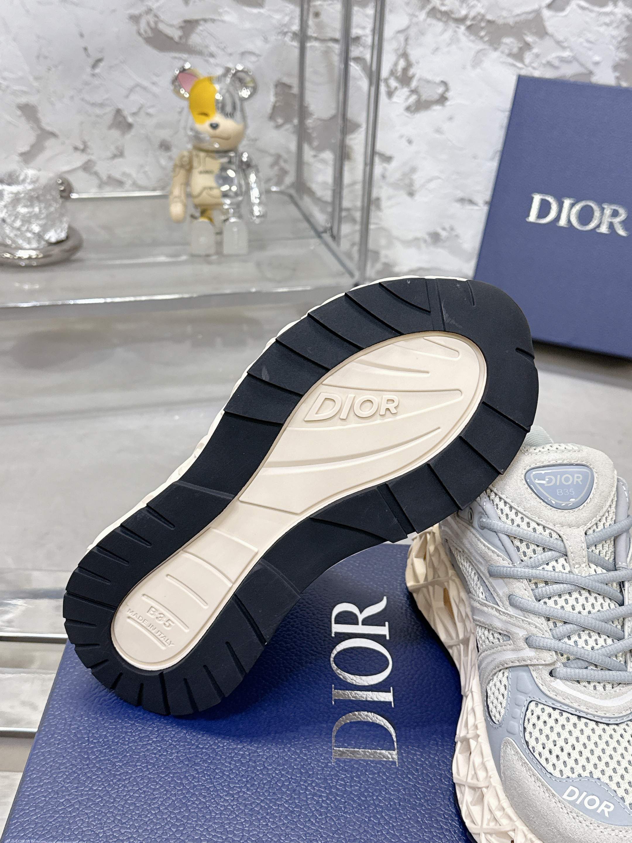 Dior B35 春夏男装シューズ - 豪華なデザインと快適性