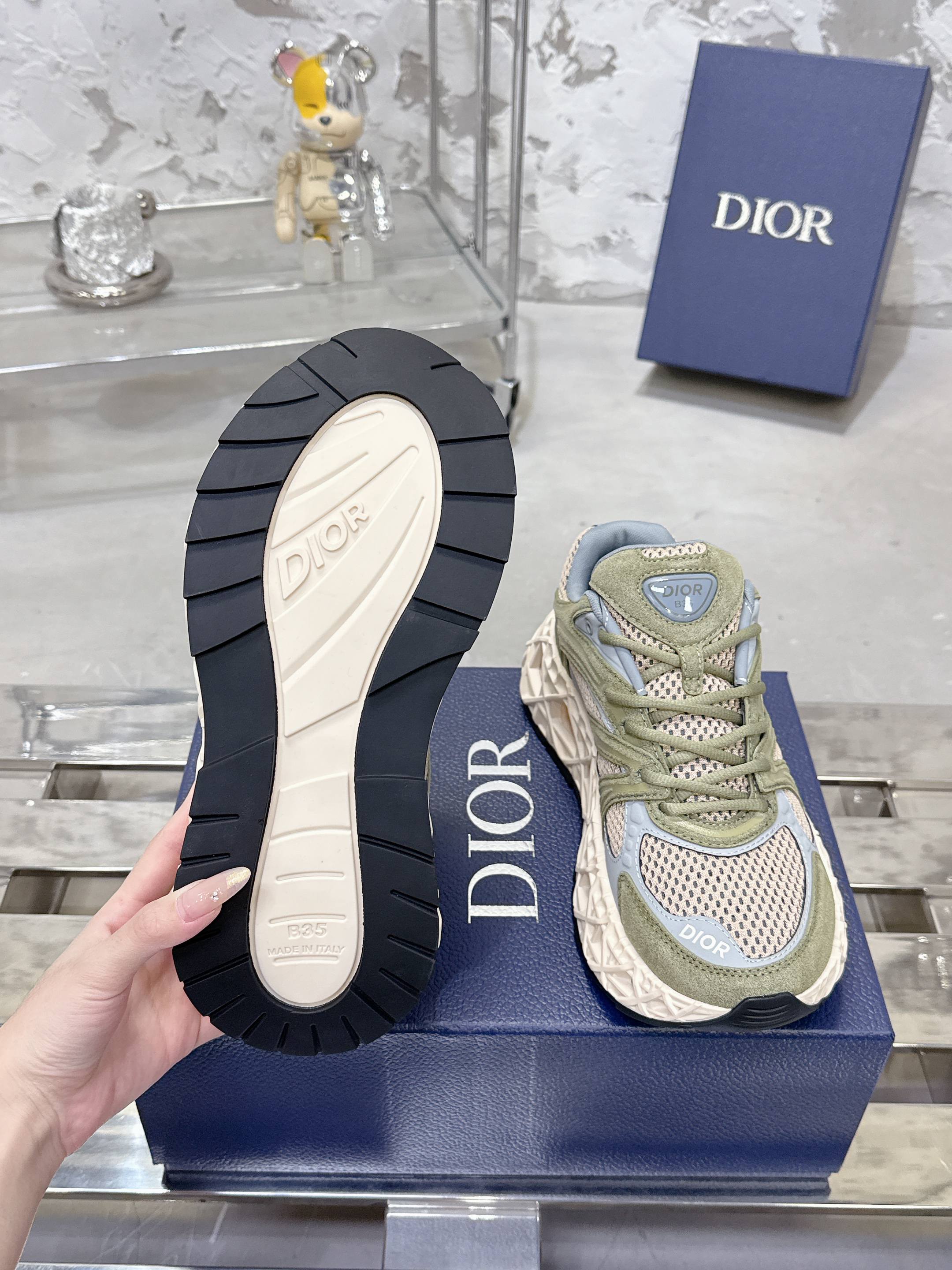 Dior B35春夏男装スニーカー - 高級素材とスタイリッシュなデザイン