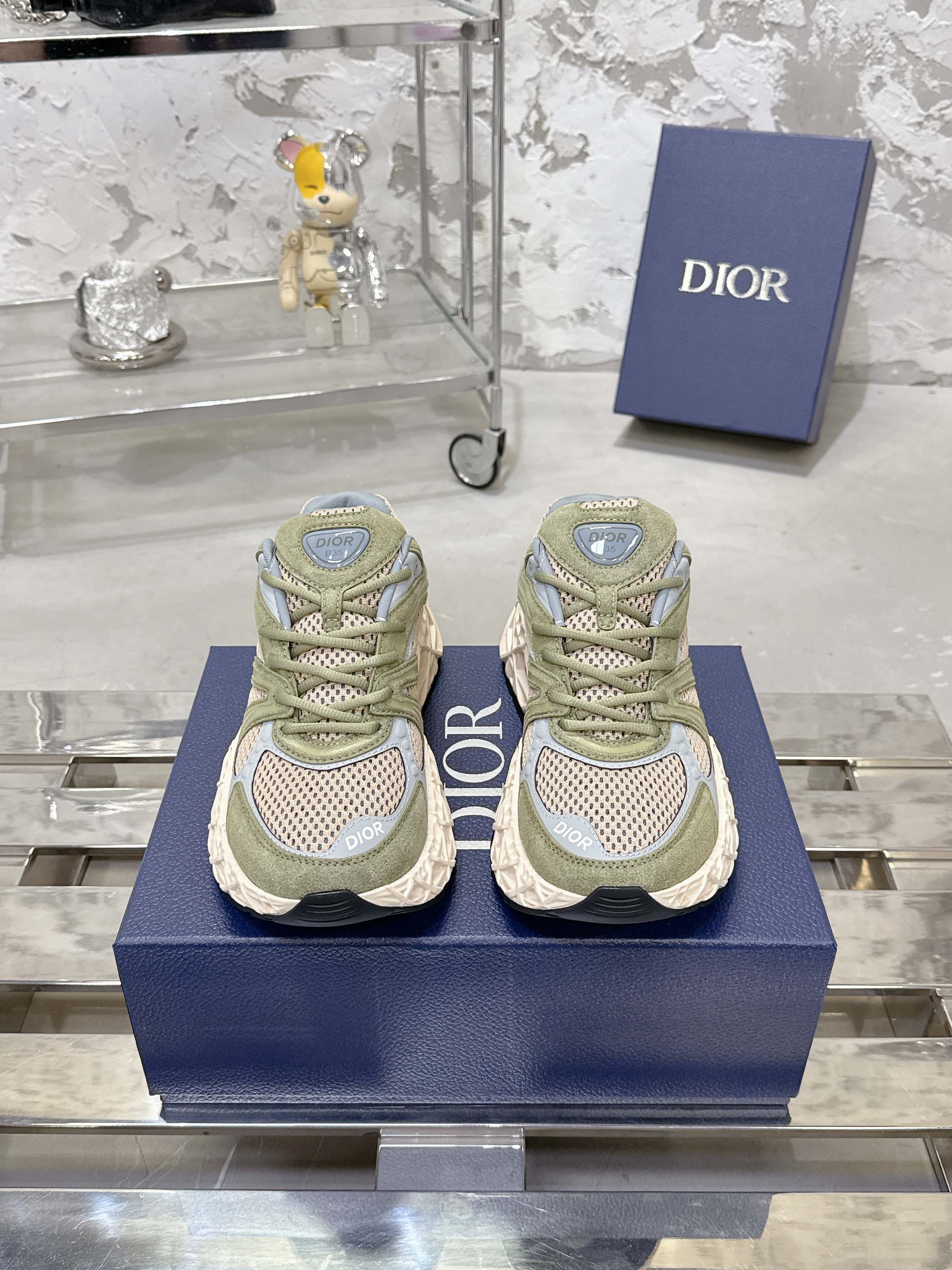 Dior B35春夏男装スニーカー - 高級素材とスタイリッシュなデザイン
