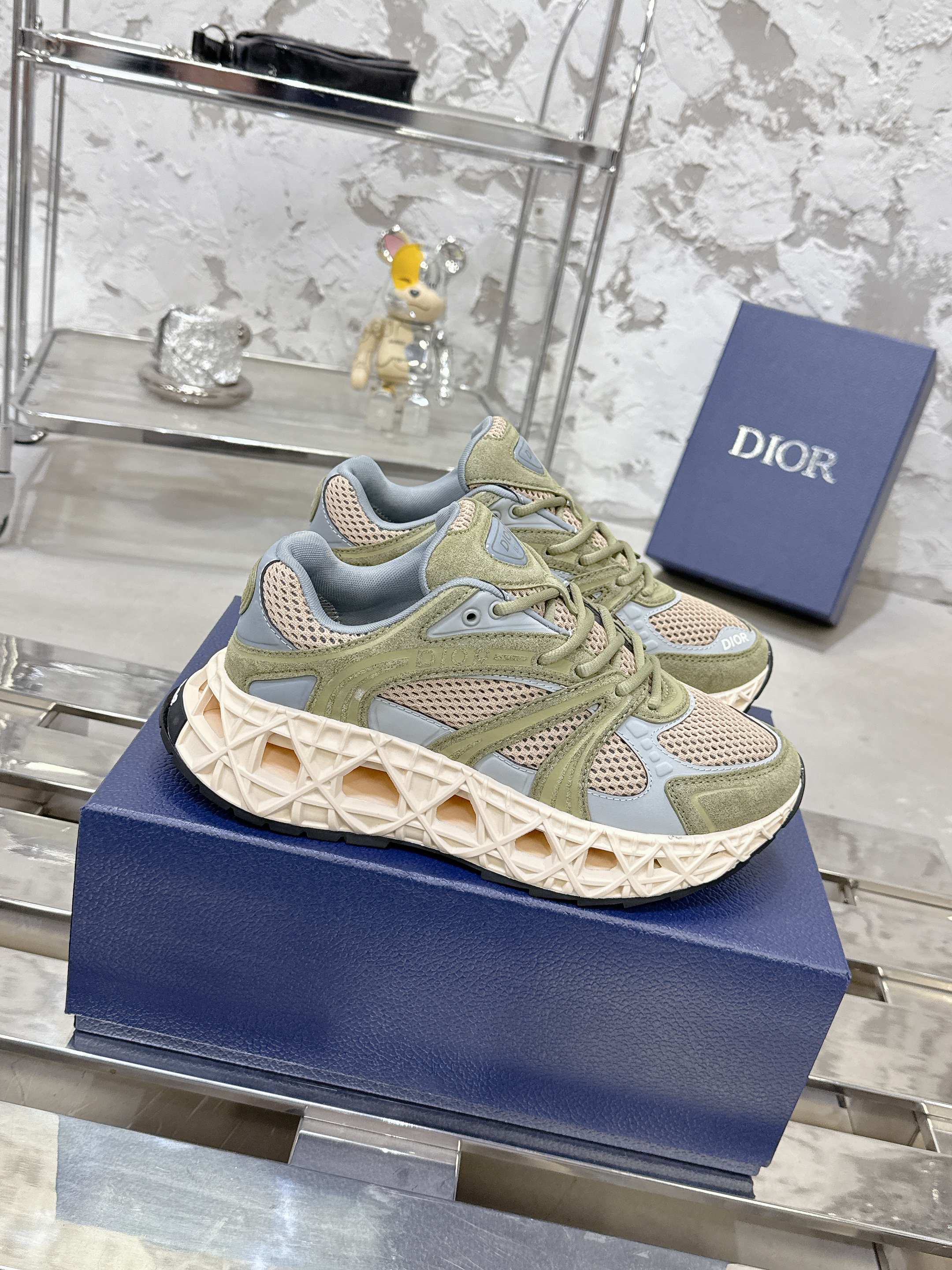 Dior B35春夏男装スニーカー - 高級素材とスタイリッシュなデザイン