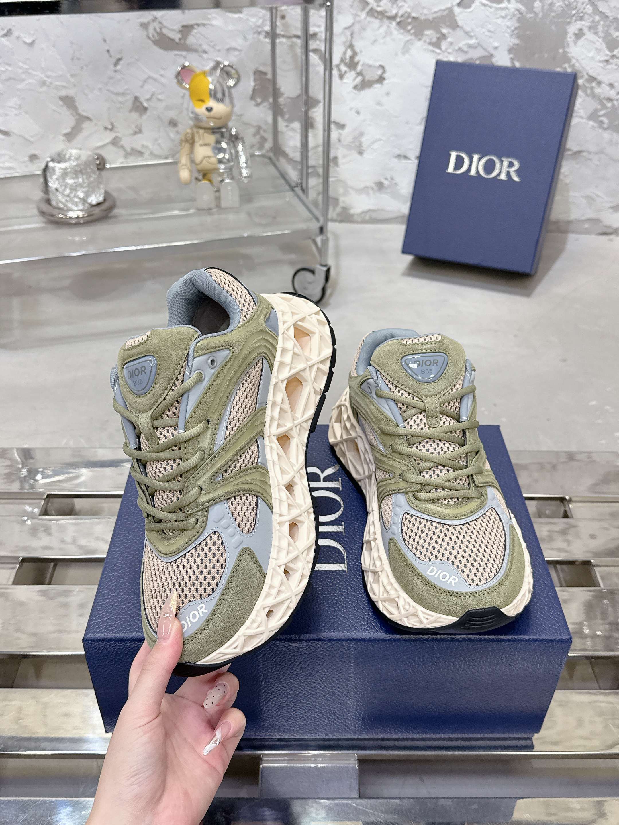 Dior B35春夏男装スニーカー - 高級素材とスタイリッシュなデザイン