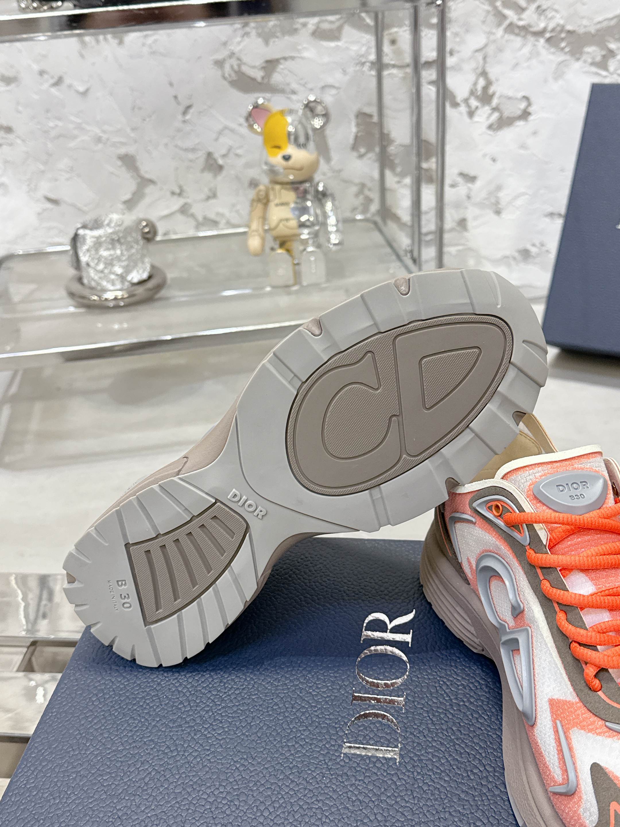 Dior B30 Countdown テクノロジー スニーカー 高級感あふれるデザイン