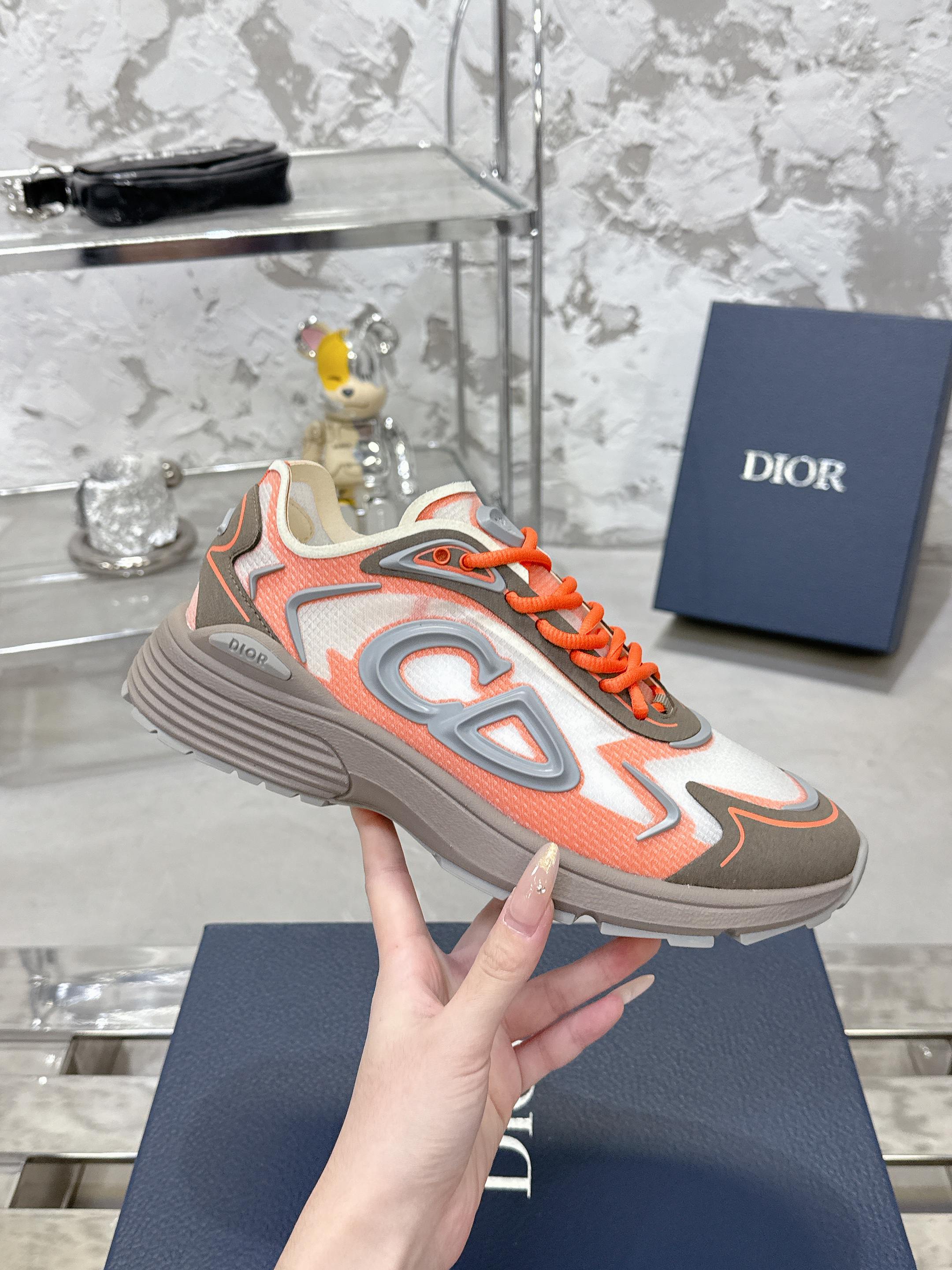 Dior B30 Countdown テクノロジー スニーカー 高級感あふれるデザイン