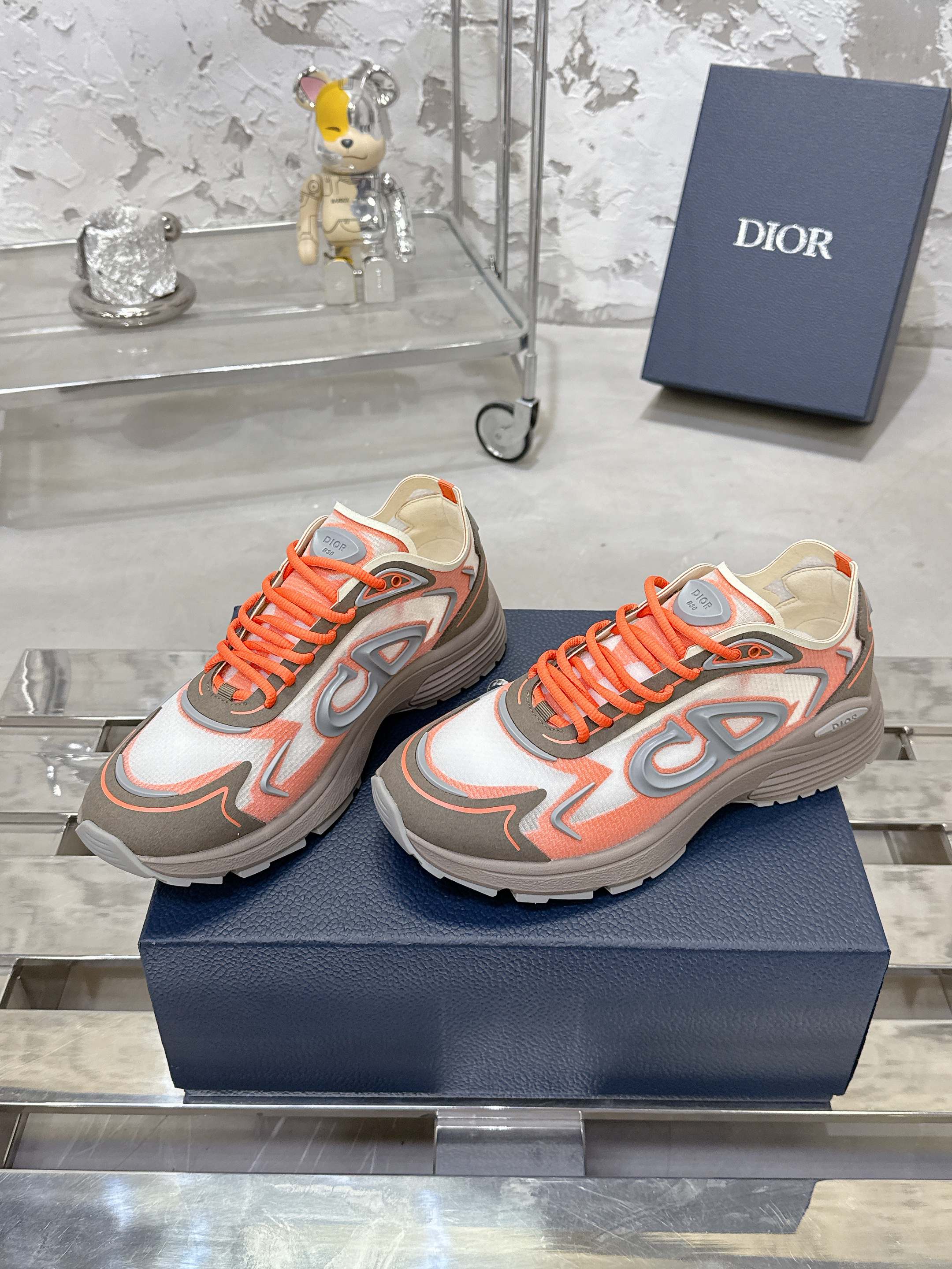 Dior B30 Countdown テクノロジー スニーカー 高級感あふれるデザイン