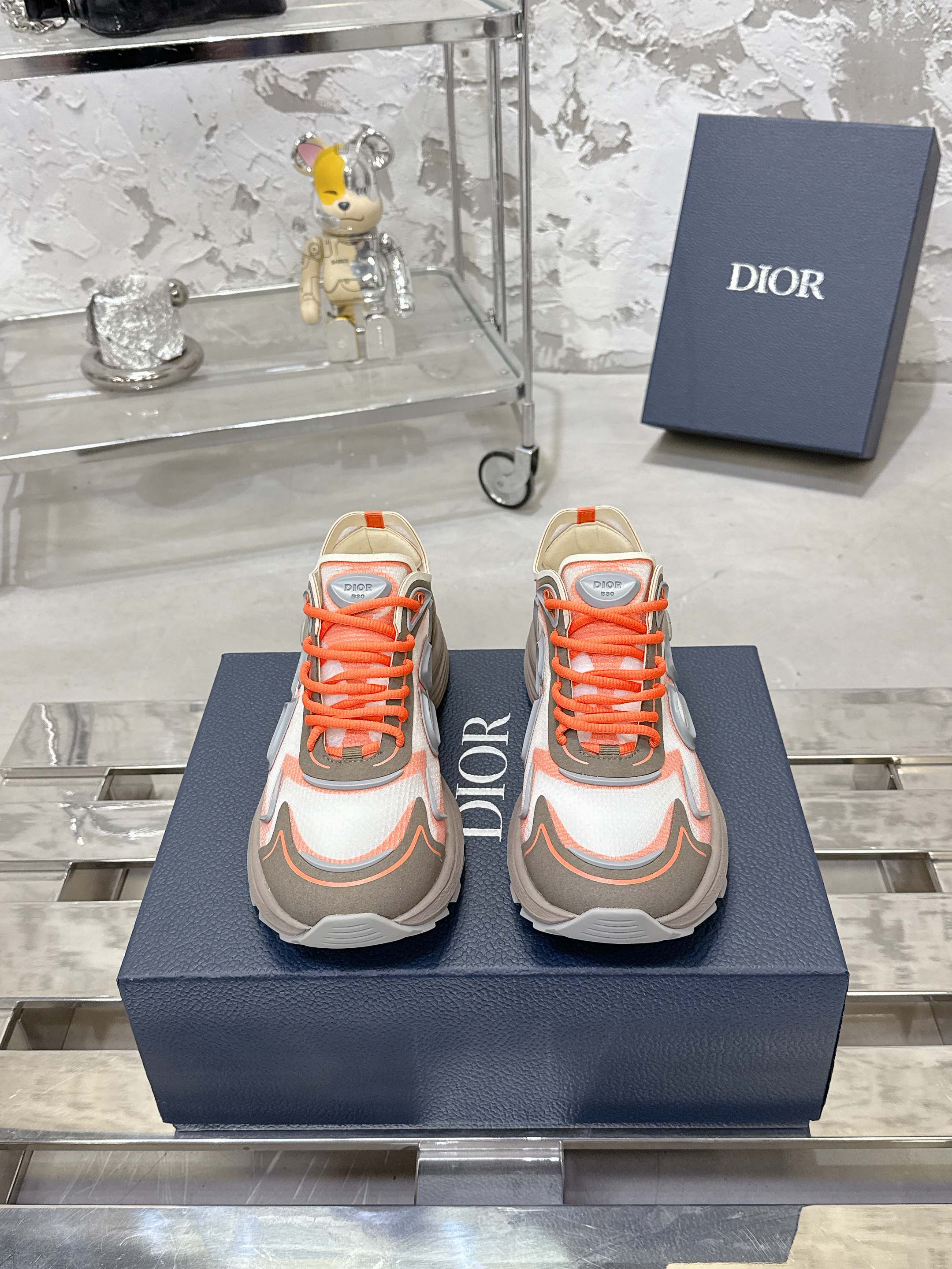 Dior B30 Countdown テクノロジー スニーカー 高級感あふれるデザイン