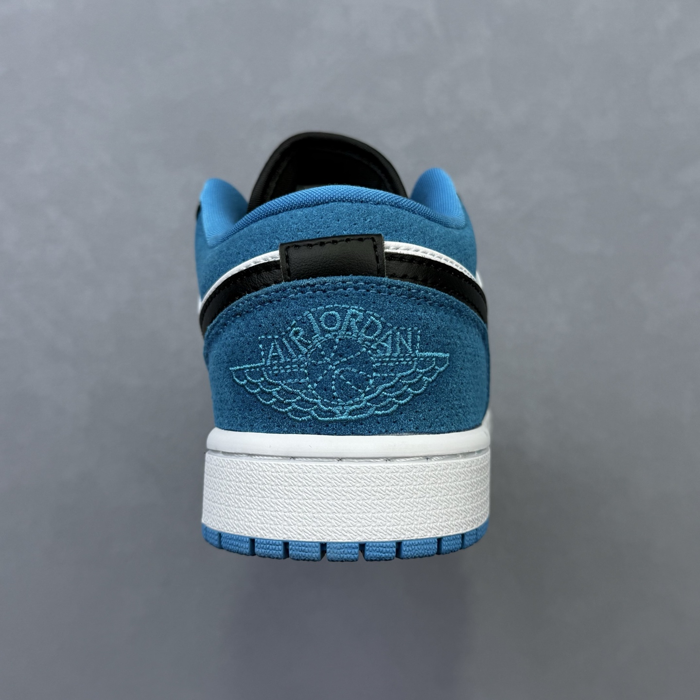福利特价💰140
鞋头头层福利 质保一个月
AJ1低帮福利 性价比工厂 
工作室活动版本 长期供应
CK3022-004
尺码：36-46
