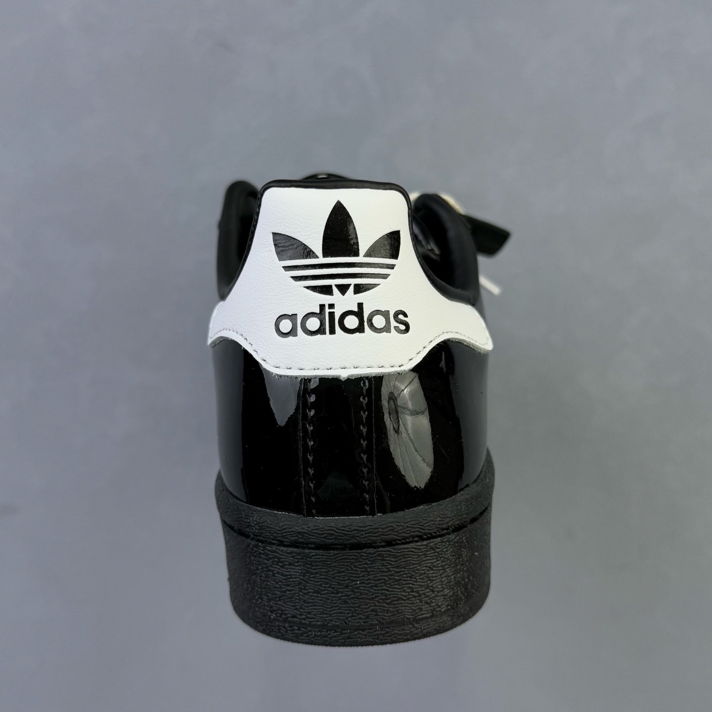 💰170
Adidas Superstar II JH7756 贝壳头休闲板鞋
尺码：35 36 36.5 37 38 38.5 39 40 40.5 41 42 42.5 43 44 