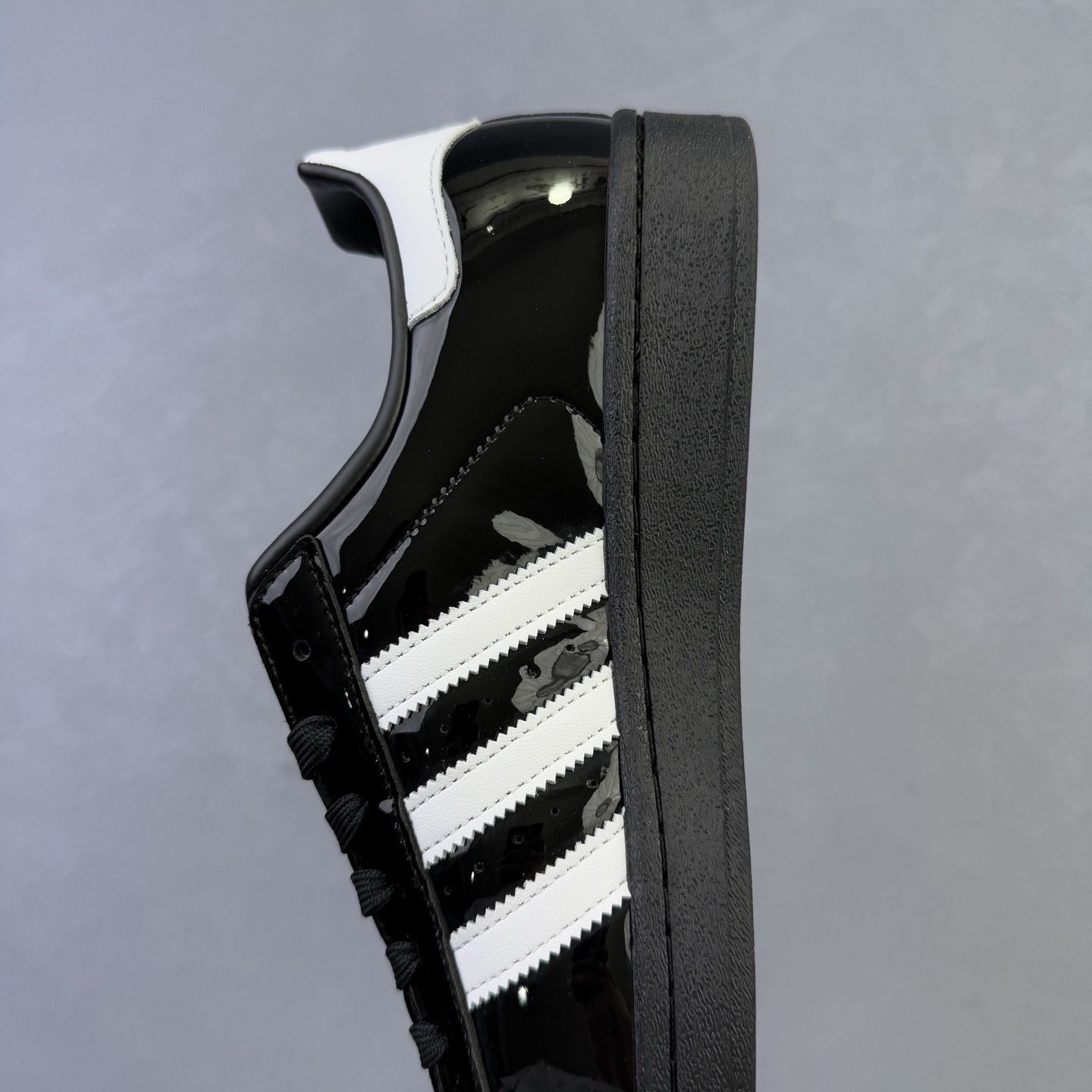 💰170
Adidas Superstar II JH7756 贝壳头休闲板鞋
尺码：35 36 36.5 37 38 38.5 39 40 40.5 41 42 42.5 43 44 