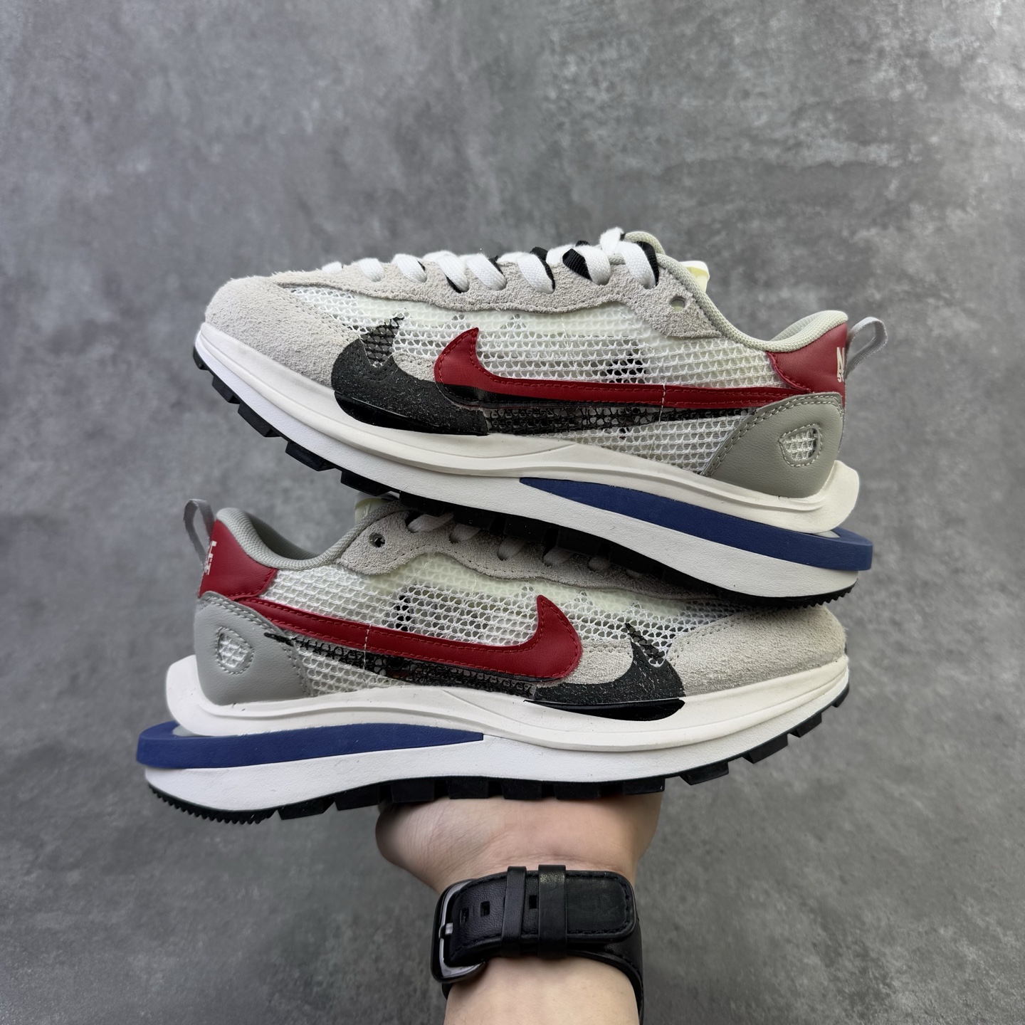 💰125 工作室指定版本
Sacai x NK VaporWaffle 联名款华夫3.0潮流休闲增高运动鞋 海外高端零售专属订单 只服务市场百分之五高端客户 全套原楦原纸版原鞋开模 全网最具灵魂的版型 皮料卡色质感均保持原鞋一致 原装油墨Logo手工描漆 原装大底米色部分外尖内方 大底开口上翘弧度 后跟开口弧度高度原鞋一致 全鞋电脑针车 原厂鞋舌织唛标 原盒原配 中文合格证质保卡
尺码：36 36.5 37.5 38 38.5 39 40 40.5 41 42 42.5 43 44 44.5 45 46