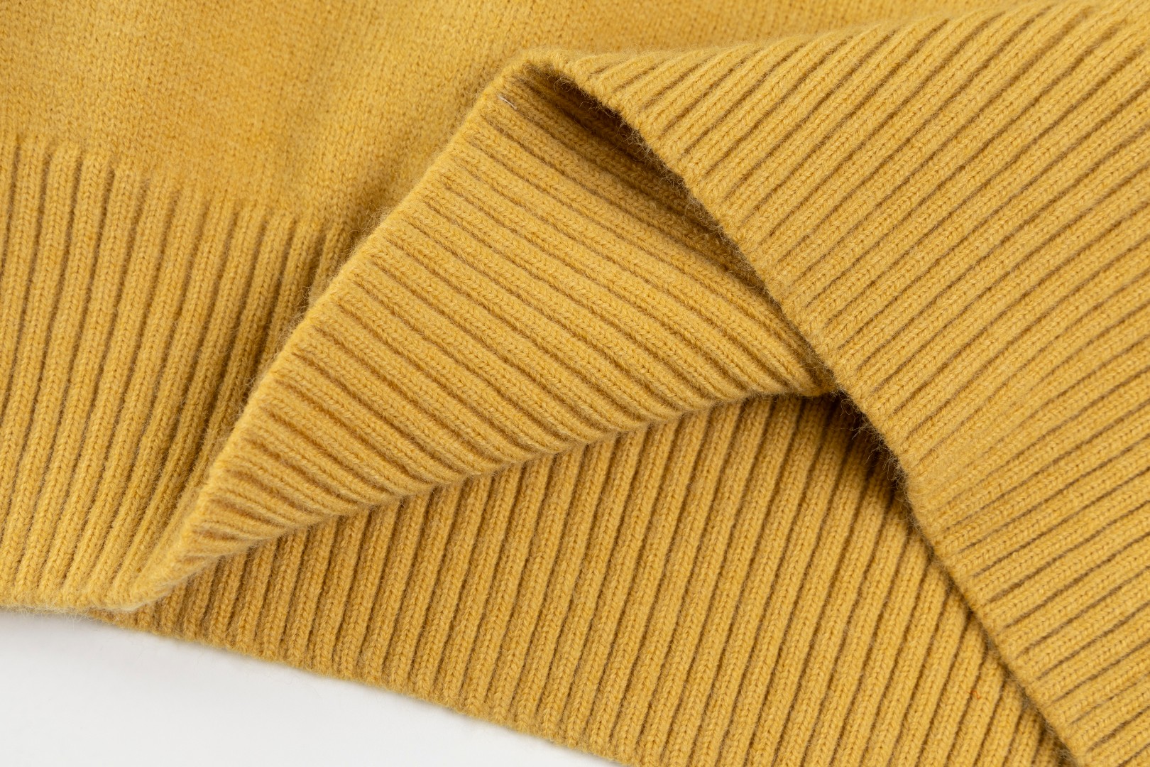 “Classic Market Edition: Love 2025s Sweater, Wool Blend, Perfect ZP Development” - 图片 8