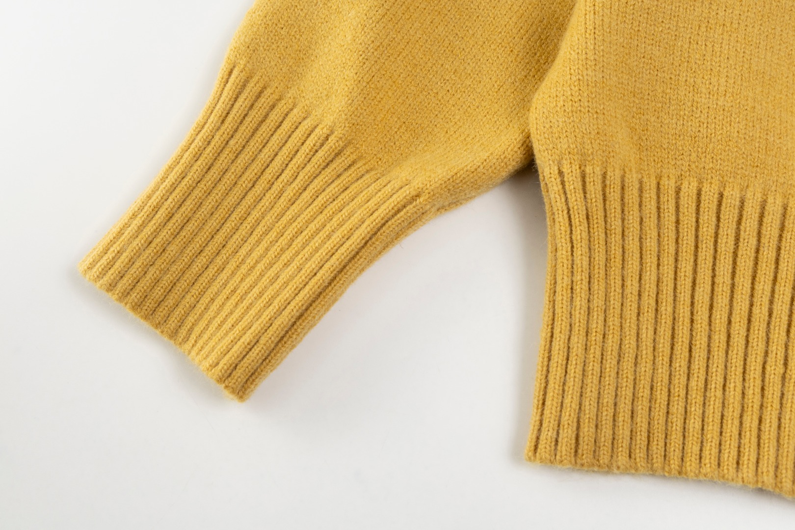 “Classic Market Edition: Love 2025s Sweater, Wool Blend, Perfect ZP Development” - 图片 6