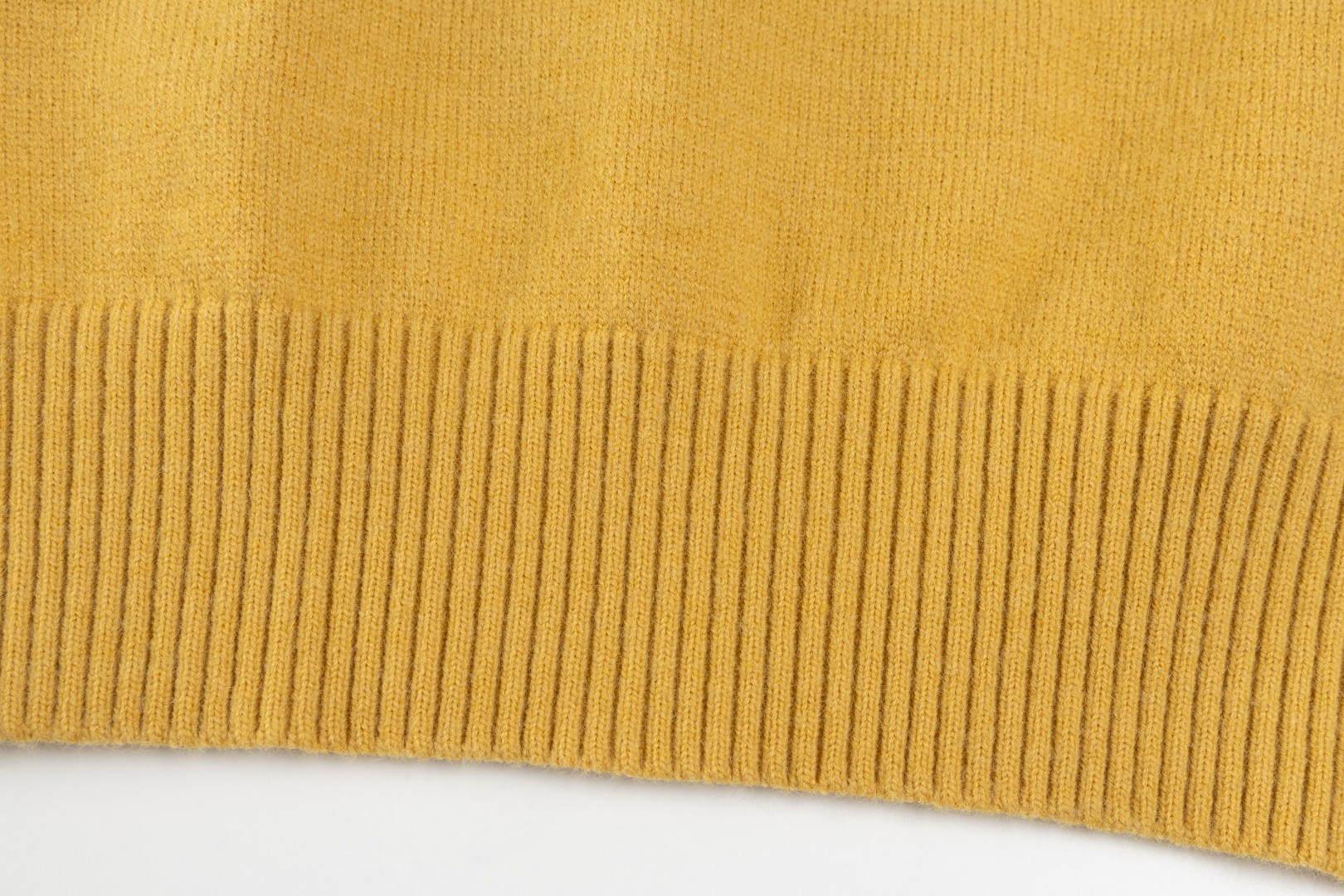 “Classic Market Edition: Love 2025s Sweater, Wool Blend, Perfect ZP Development” - 图片 7