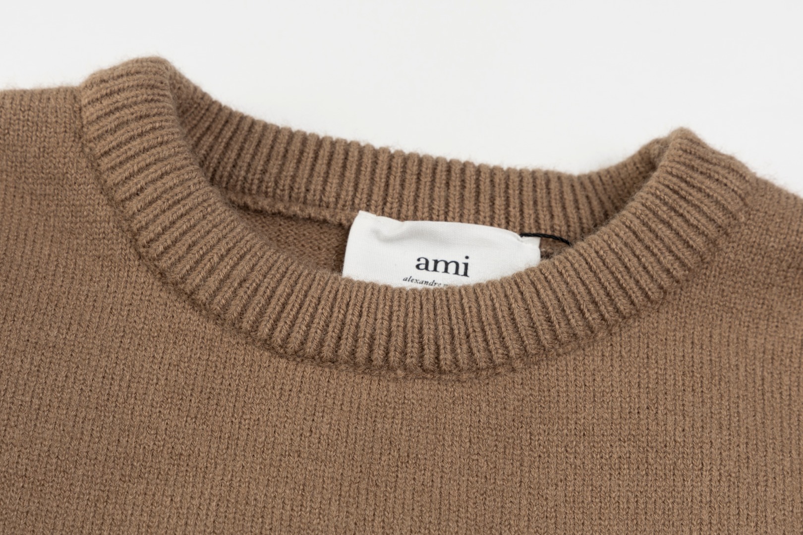 “Classic Wool Sweater: Market’s Thickest Renovation for Love 2025s” - 图片 3