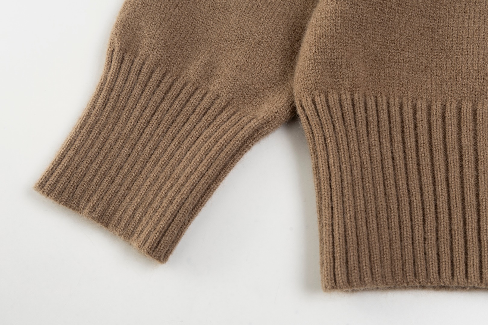“Classic Wool Sweater: Market’s Thickest Renovation for Love 2025s” - 图片 6
