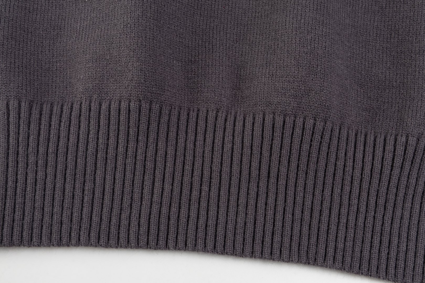“Classic Market Edition: Ami’s Love 2025s Sweater, 730g Wool, 85% Wool Content” - 图片 7