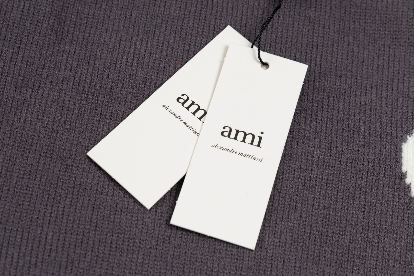 “Classic Market Edition: Ami’s Love 2025s Sweater, 730g Wool, 85% Wool Content” - 图片 5