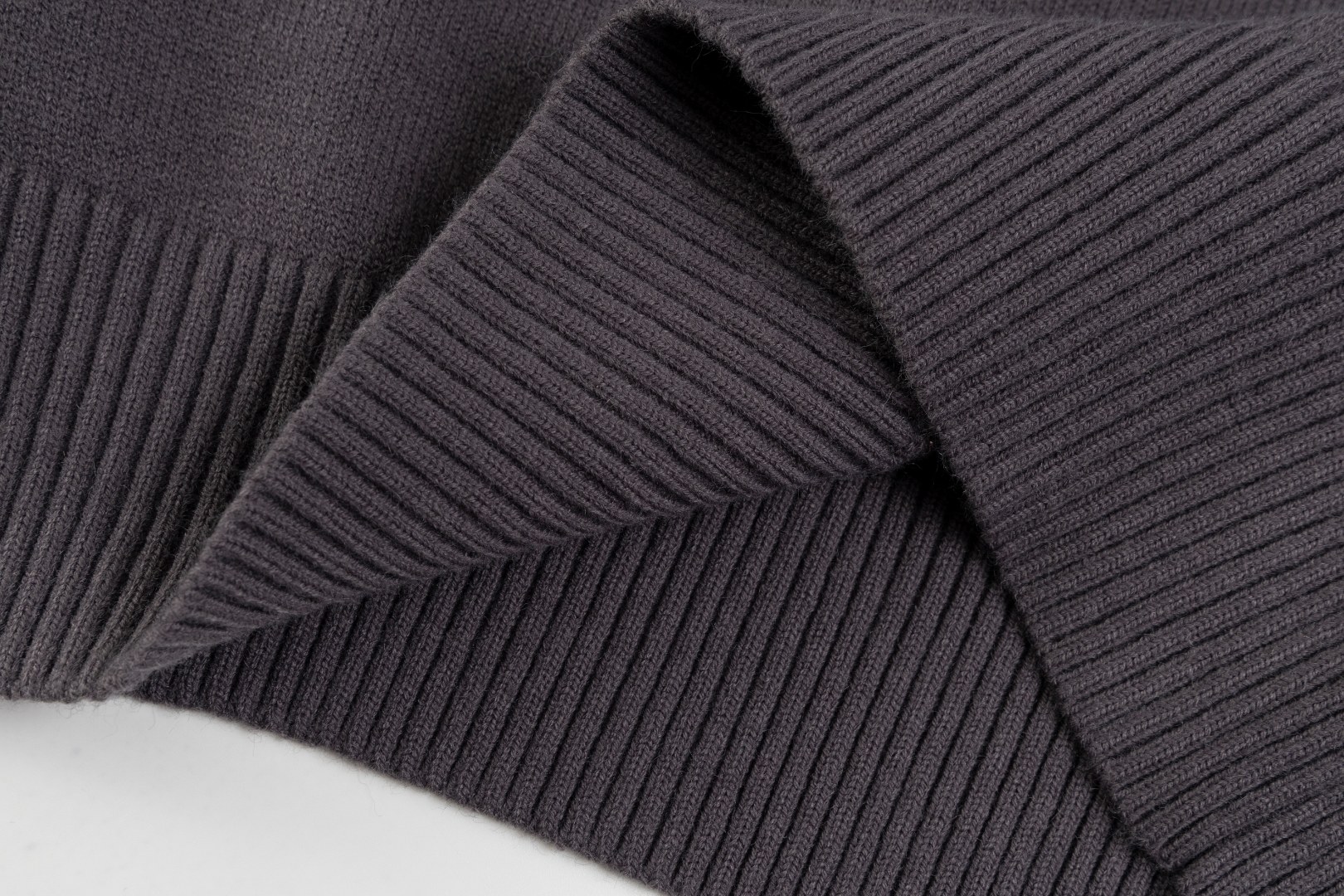 “Classic Market Edition: Ami’s Love 2025s Sweater, 730g Wool, 85% Wool Content” - 图片 8