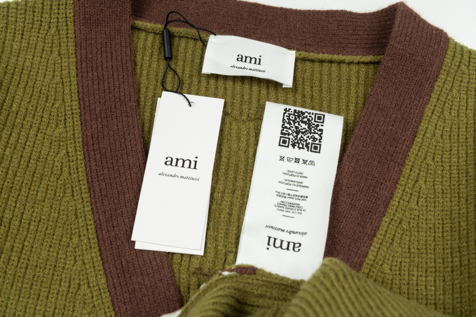 Ami 爱心2025ss背后毛巾绣爱心LOGO款V领毛衣