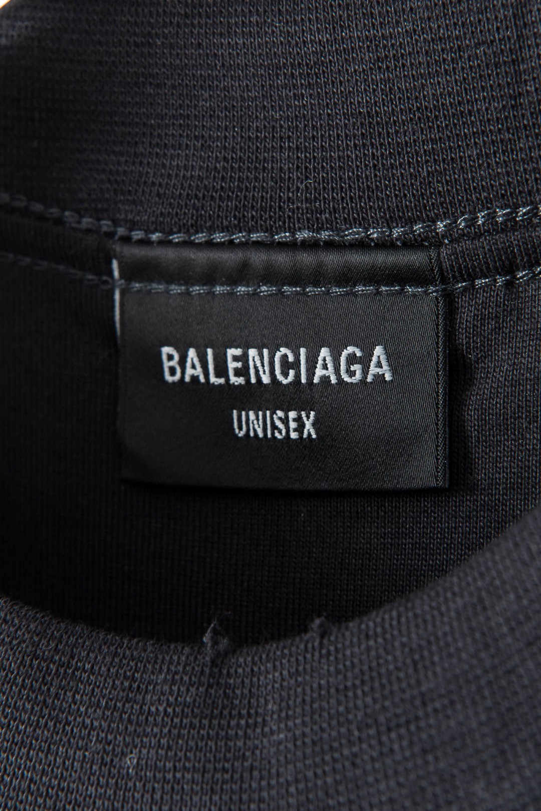 New#BALENCIAG*礼袋装24//衣服反做设计领口三针走线全衣多处割破面料先进行洗水成衣再洗一次