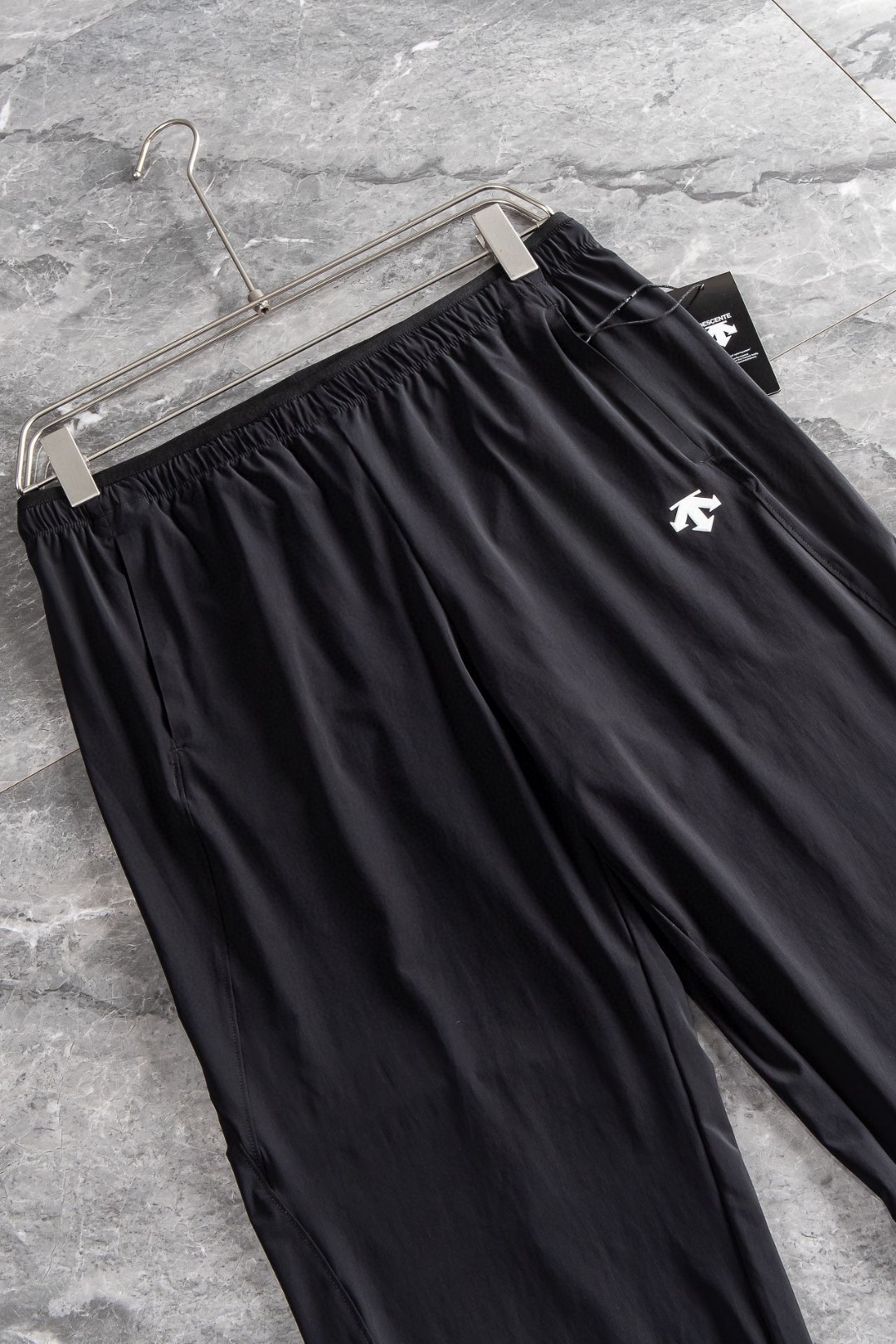 Men’s Loose-Trained Hips Apparel: Lightweight, Breathable, and Stylish for Summer - 图片 2