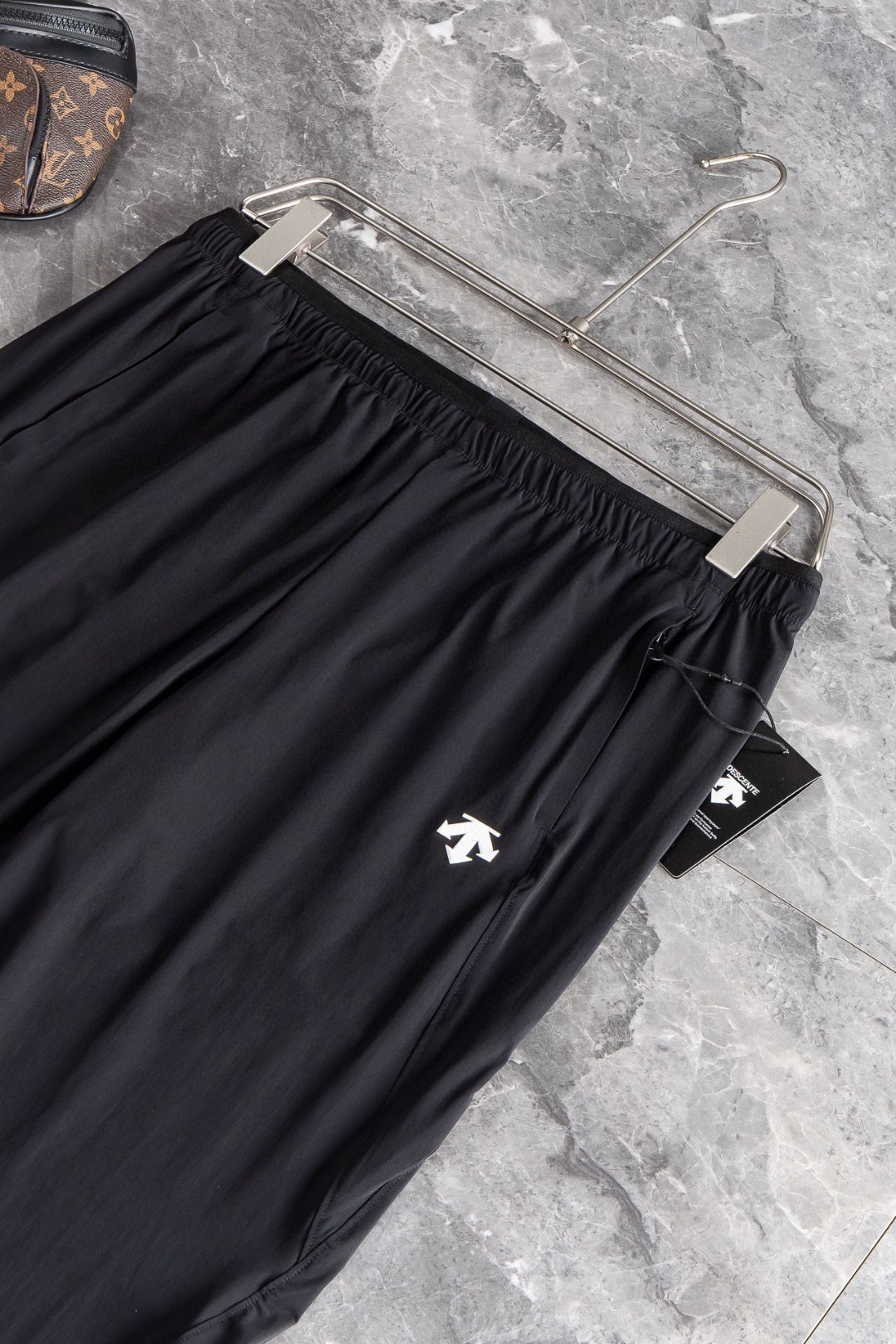 Men’s Loose-Trained Hips Apparel: Lightweight, Breathable, and Stylish for Summer - 图片 4