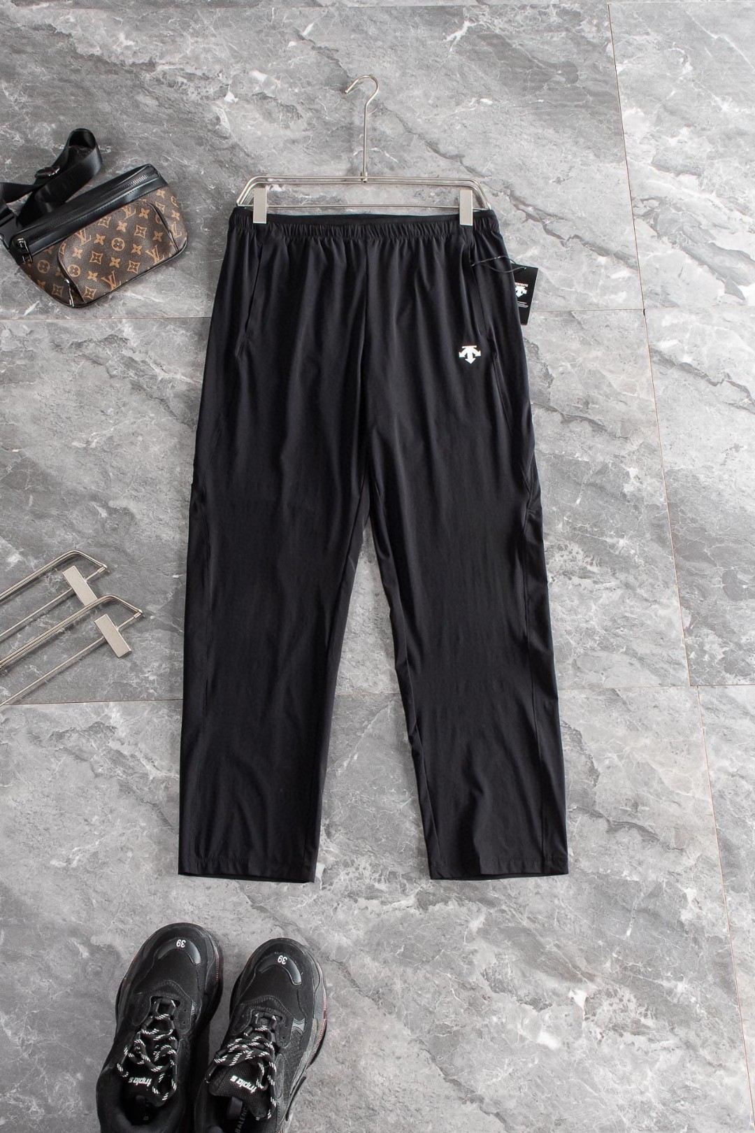 Men’s Loose-Trained Hips Apparel: Lightweight, Breathable, and Stylish for Summer