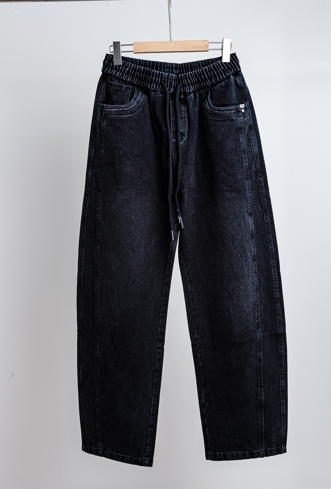 NO:525882,Balenciaga 2025FW new loose trousers and casual pants #wash-resistant and durable and not easily deformed. The fabric is made of combed Xinjiang long-length cotton fabric, which presents the advantages of soft, smooth, draped, wear-resistant and easy to handle. With the material of natural fiber and the unique advantages of skin-friendly, comfortable and breathable, the feel is delicate and soft, ensuring that the garment is sweat-absorbing, breathable and comfortable, giving you 100% caring and skin-friendly care. Size S-3XL, balenciaga, alexander wang19860909巴黎世家 2025FW新品宽松裤脚休闲裤#耐洗耐用不易变形.面料选用精梳新疆长绒棉面料,面料呈现出柔软滑爽悬垂耐磨易打理的优点,加上天然纤维的材质及亲肤舒适透气特有的优势,手感细腻、绵软,确保成衣的吸汗透气、舒适性给你百份百的贴心亲肤呵护. 尺码S-3XL,,balenciaga,alexander wang,Men's clothing