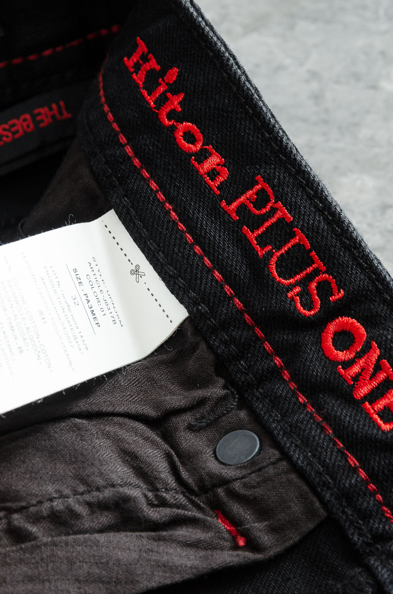 Kit# on 男士时装款商务休闲丹宁牛仔裤最新出品，巴黎秀场演绎款！！高端奢华且非常牛掰的一款丹宁裤装