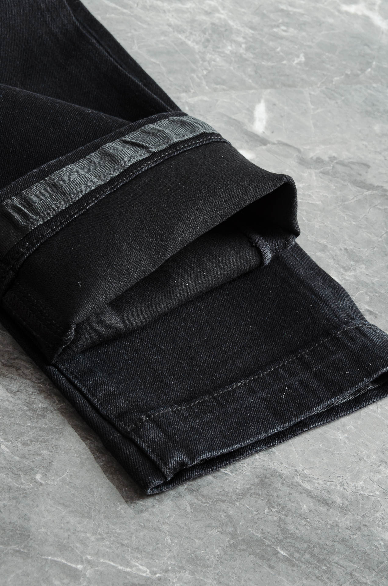 Kit# on 男士时装款商务休闲丹宁牛仔裤最新出品，巴黎秀场演绎款！！高端奢华且非常牛掰的一款丹宁裤装