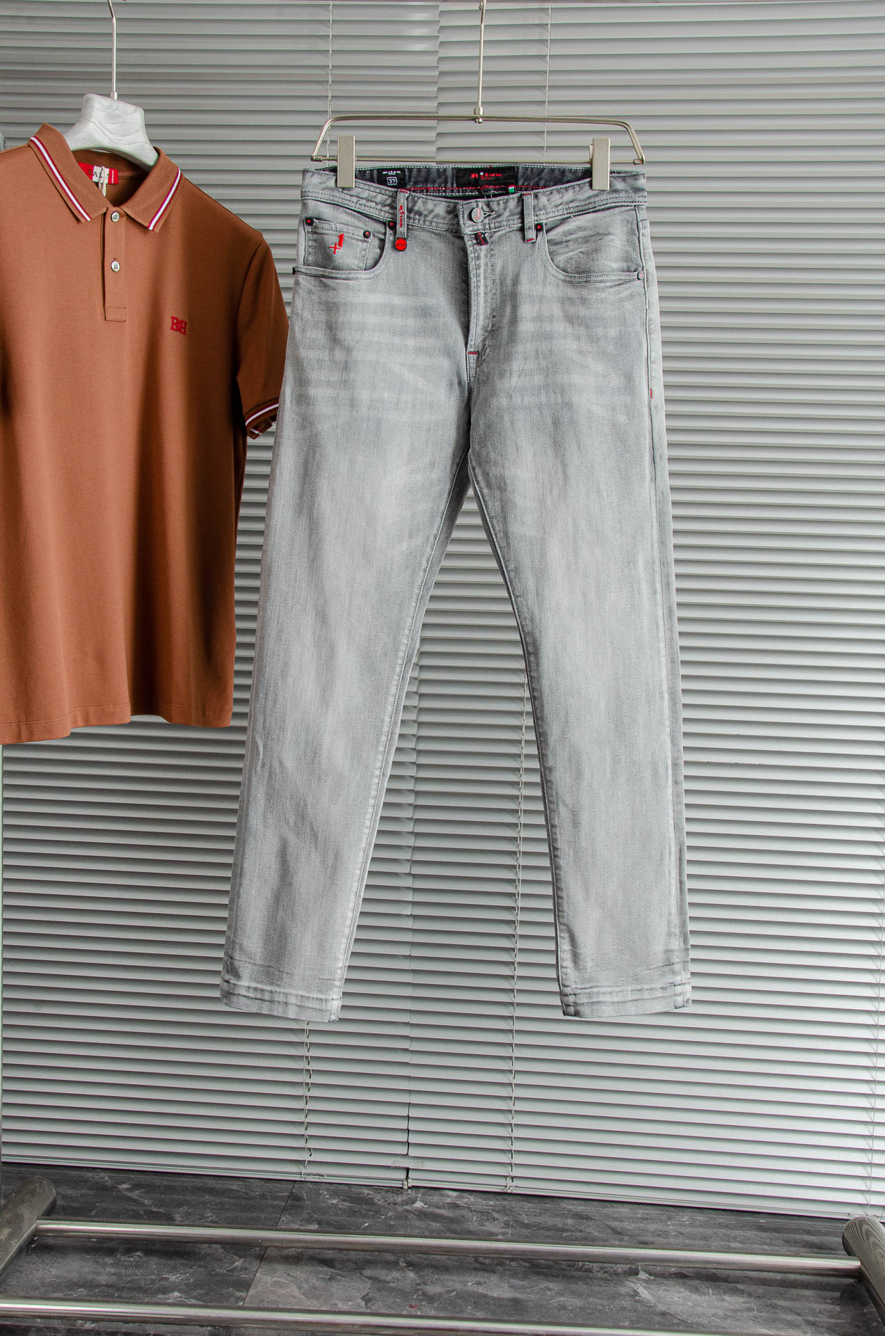 Kit# on 男士时装款商务休闲丹宁牛仔裤最新出品，巴黎秀场演绎款！！高端奢华且非常牛掰的一款丹宁裤装