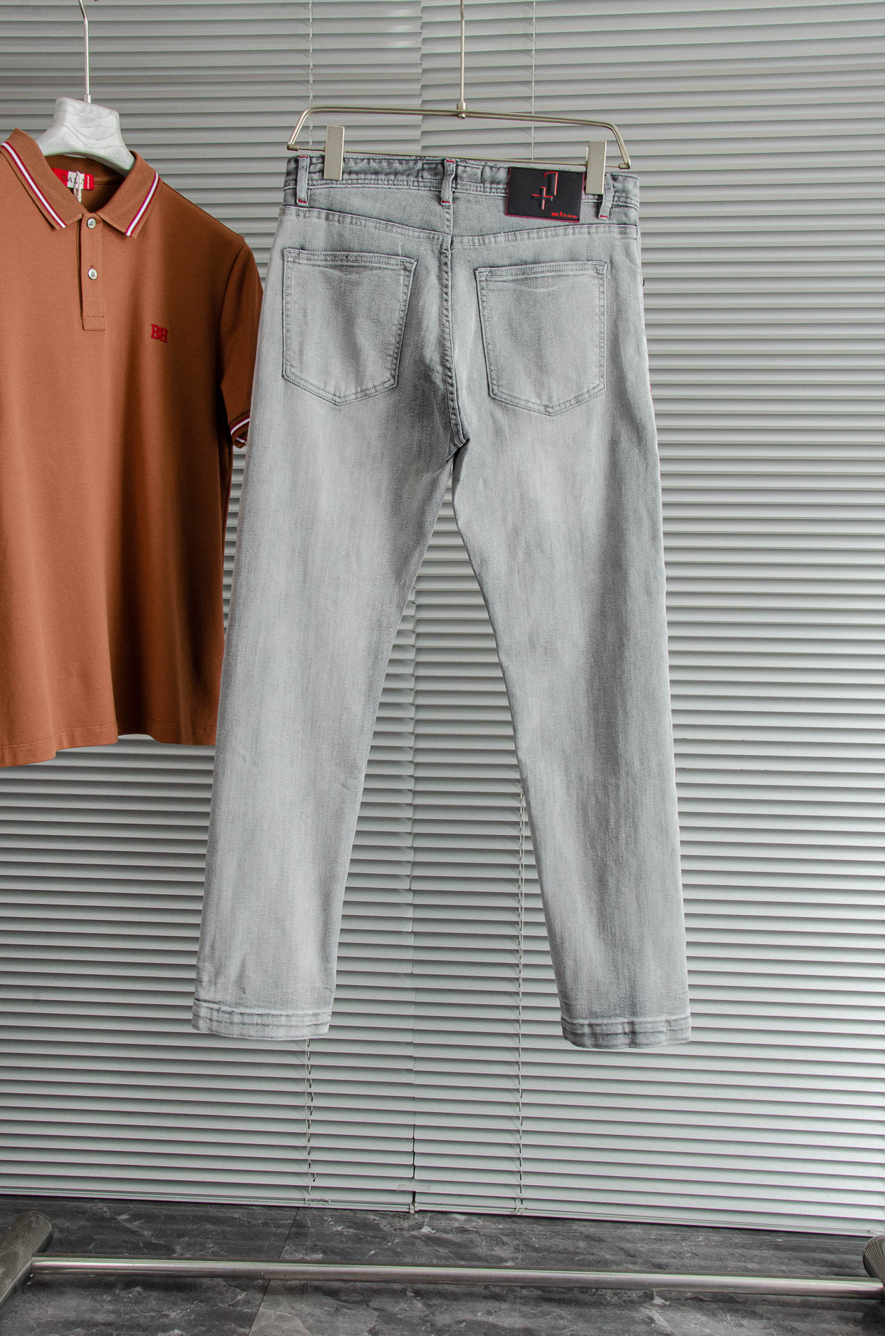 Kit# on 男士时装款商务休闲丹宁牛仔裤最新出品，巴黎秀场演绎款！！高端奢华且非常牛掰的一款丹宁裤装