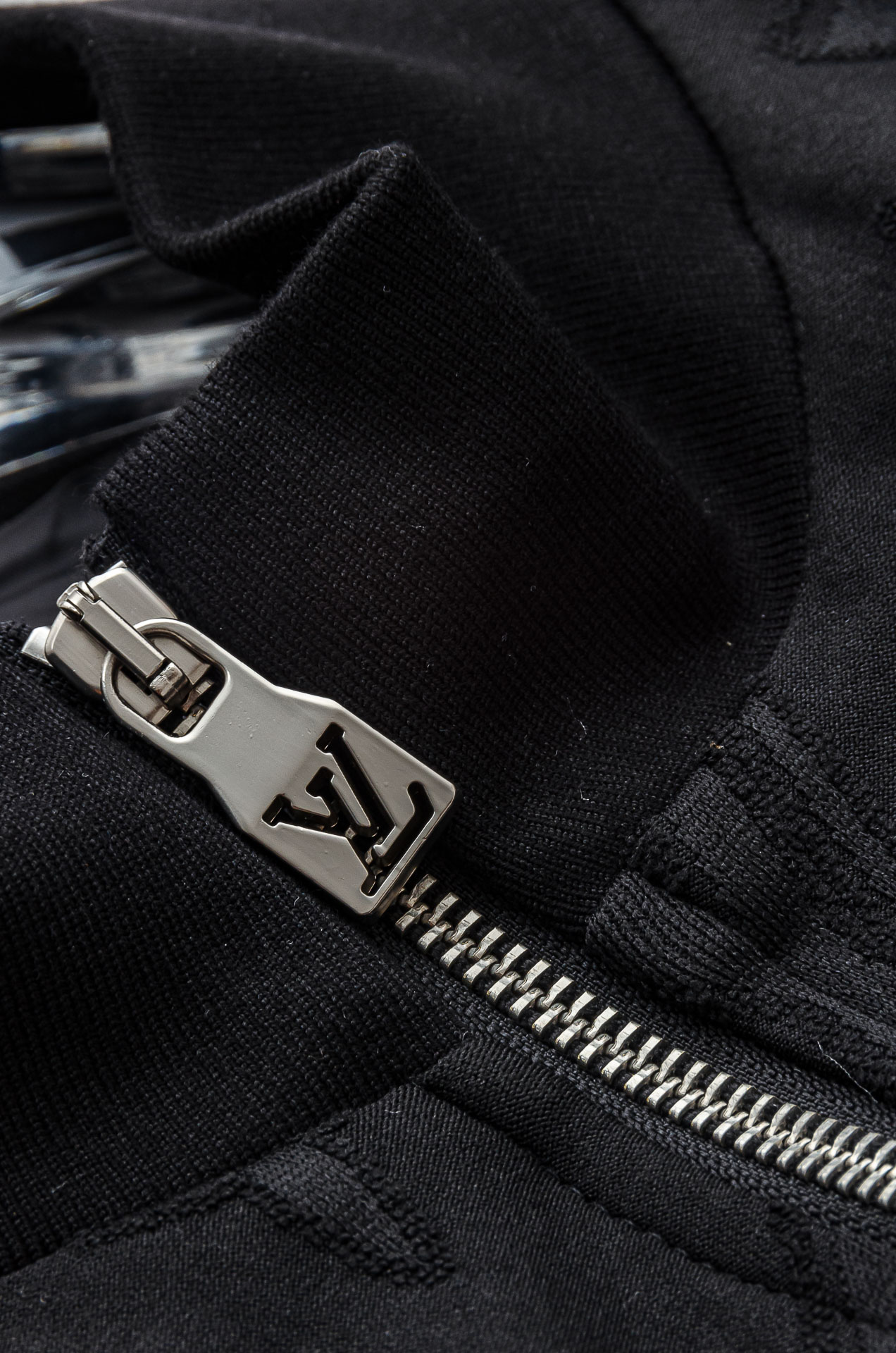 🌾 Lv 2026FW满幅提花时尚休闲夹克外套#以其独特的设计风格，瞬间提升了整体的时尚感。的立领设计，