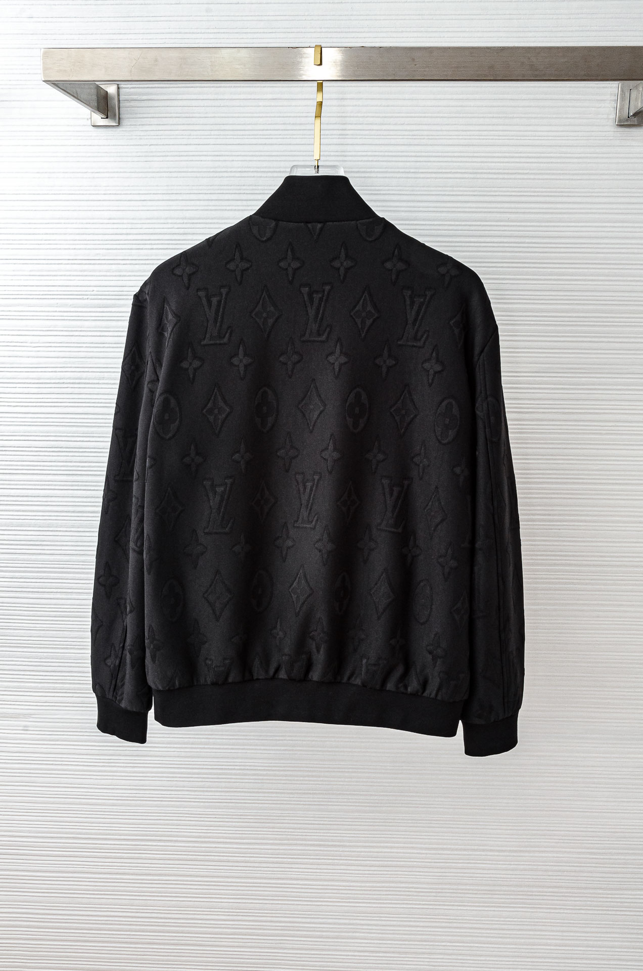 🌾 Lv 2026FW满幅提花时尚休闲夹克外套#以其独特的设计风格，瞬间提升了整体的时尚感。的立领设计，