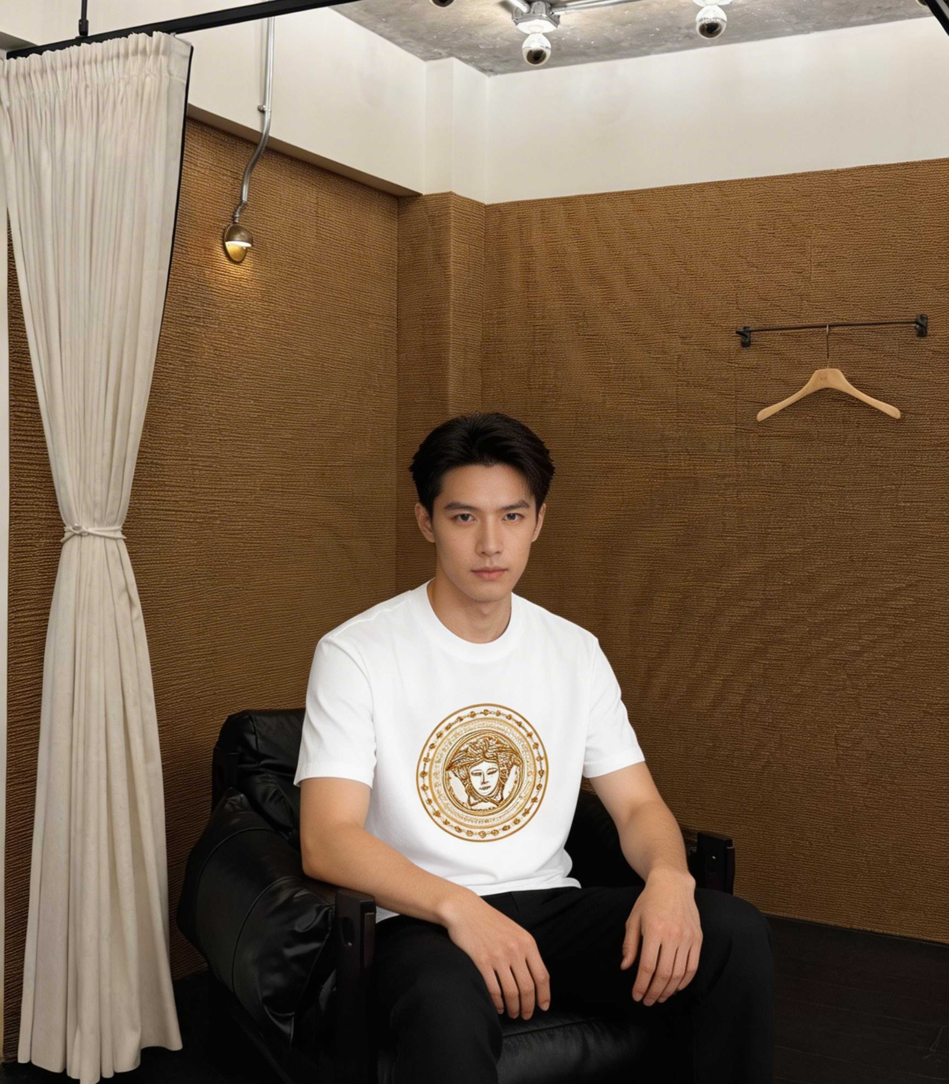 . Vers*ace范思哲2026SS时尚潮人必备男士休闲圆领短袖T恤衫#设计理念潮流前卫与尚可持续，选