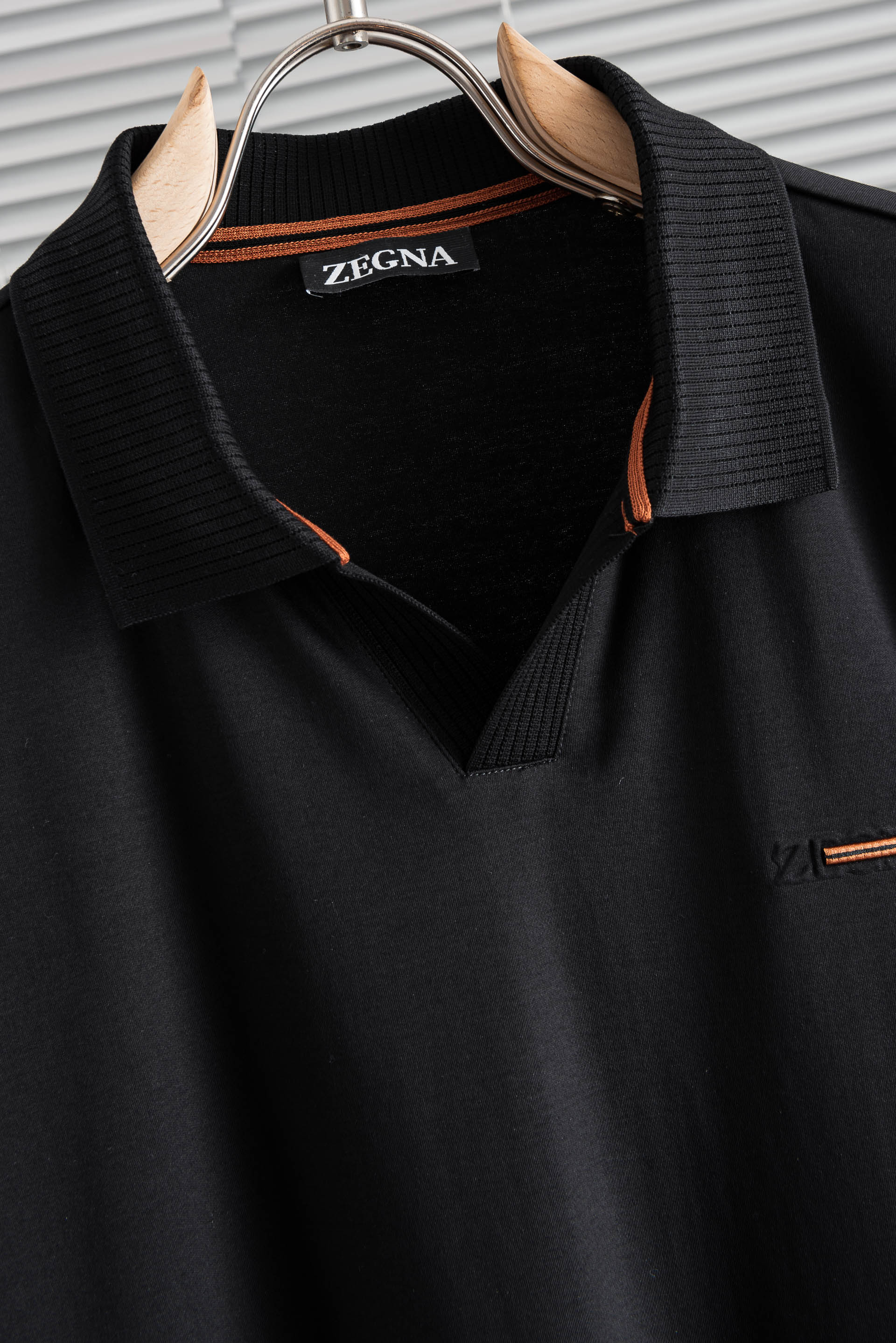 杰尼亚Zegna2026ss春夏蜂窝六角肌理具有超强透气吸湿排汗男士V领短袖POLO衫# 此款POLO衫面料选用客供进口 杰尼亚Zegna2026ss春夏蜂窝六角肌理具有超强透气吸湿排汗男士V领短袖POLO衫# 此款POLO衫面料选用客供进口