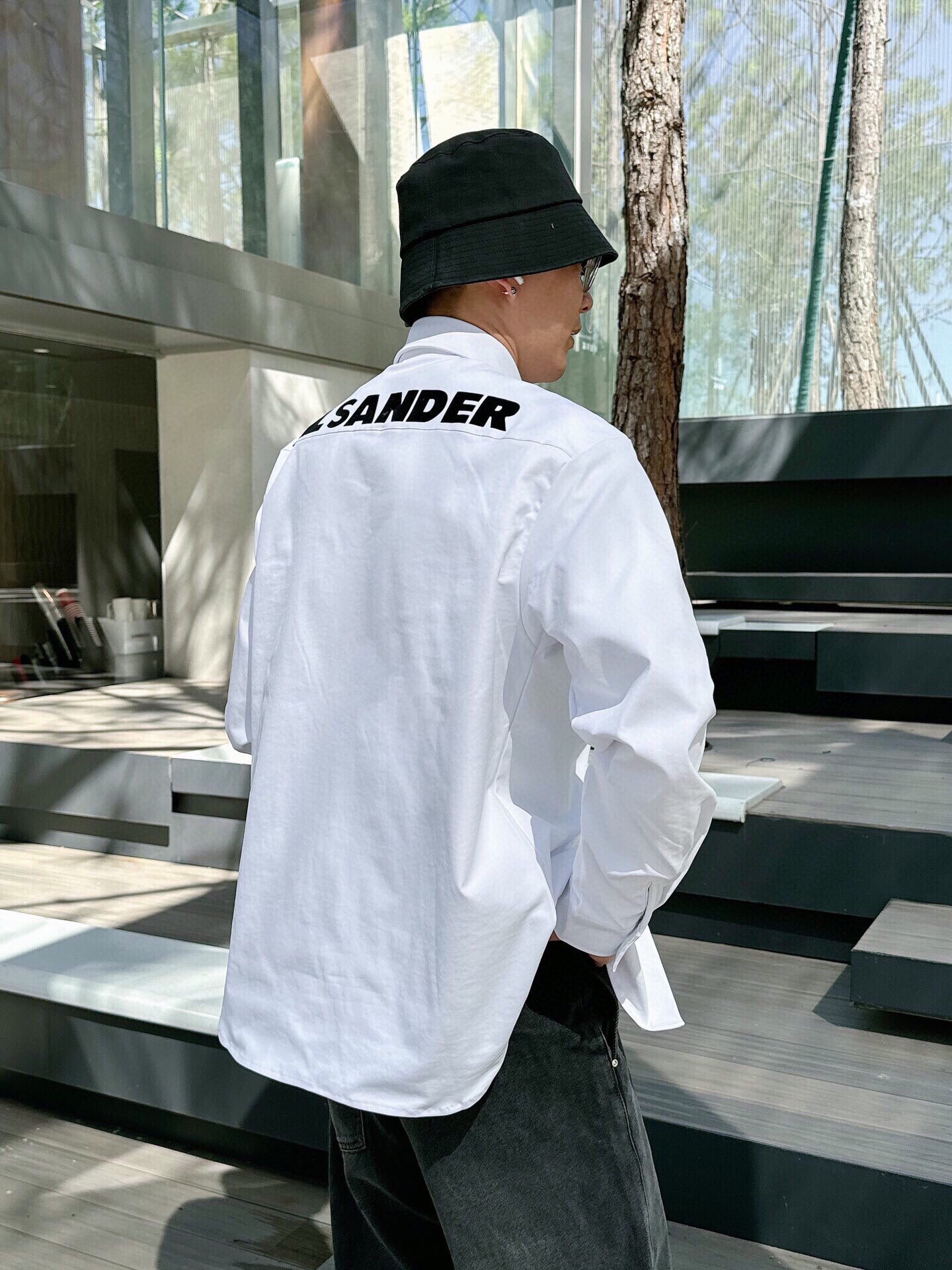 Luxury Gender-Neutral Jil Sander Shirt with Classic Logo Velvet Detail in Black and White - 图片 7