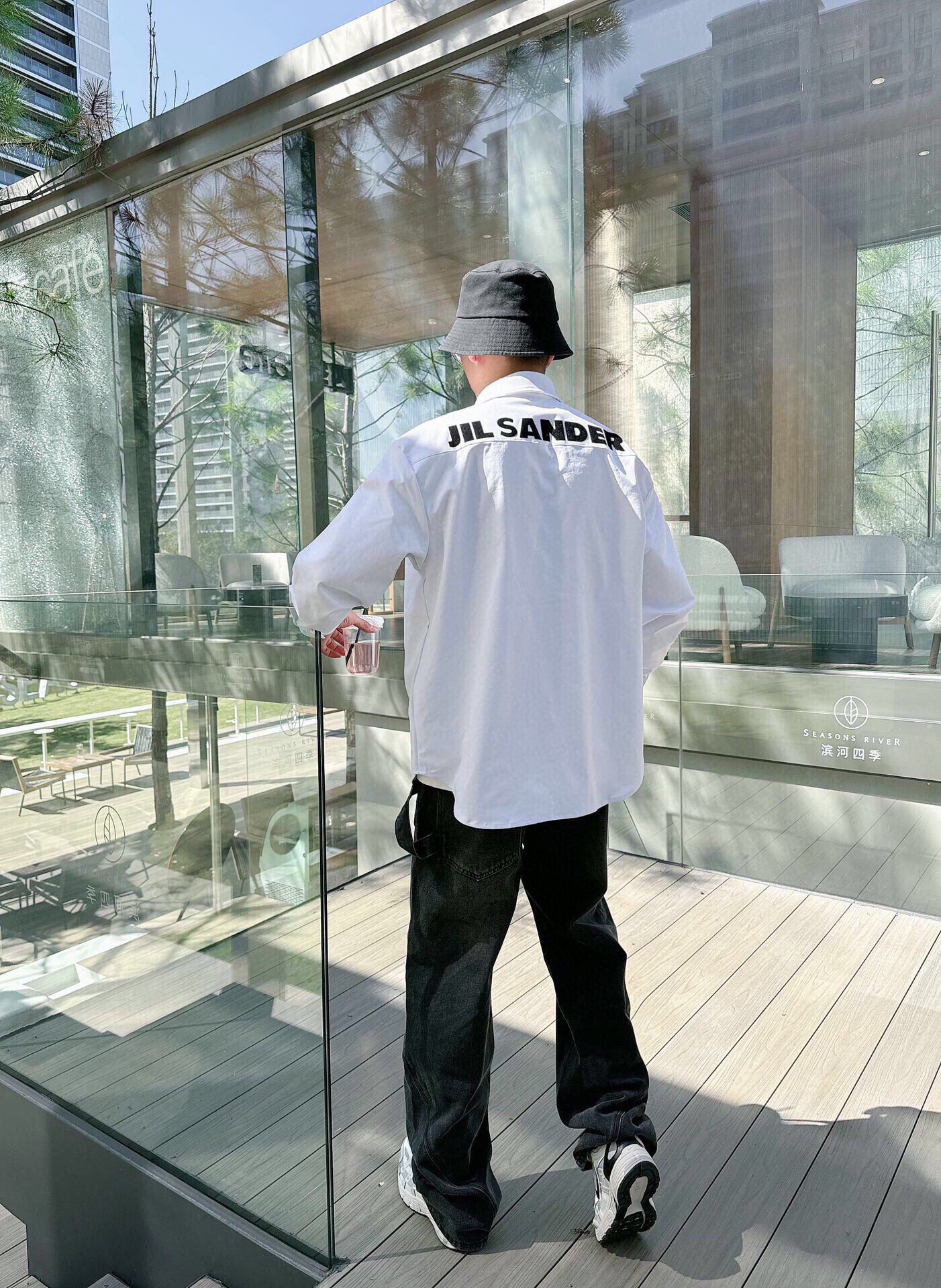 Luxury Gender-Neutral Jil Sander Shirt with Classic Logo Velvet Detail in Black and White - 图片 9