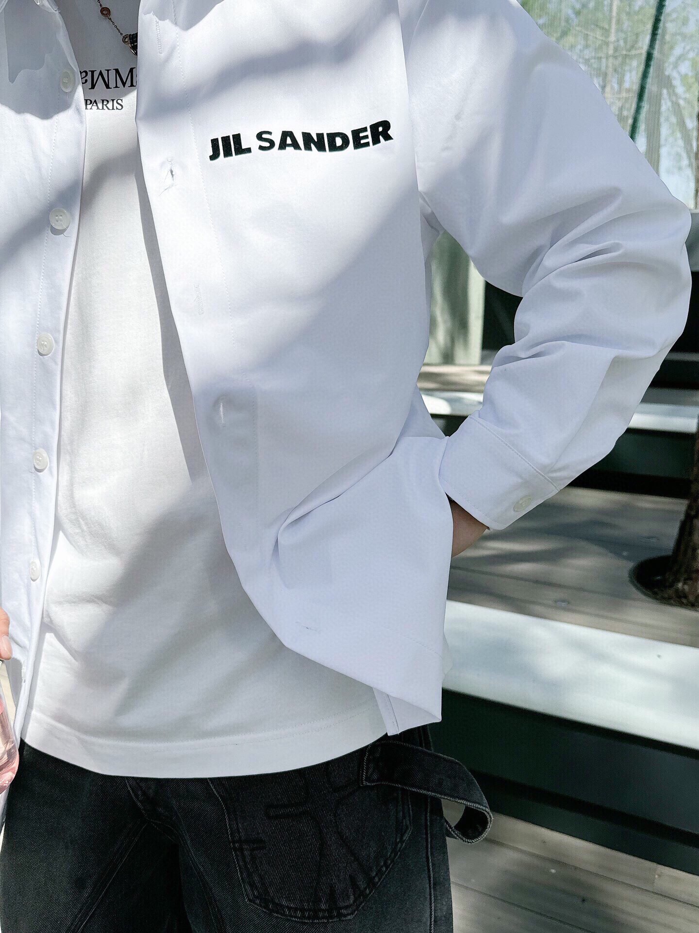 Luxury Gender-Neutral Jil Sander Shirt with Classic Logo Velvet Detail in Black and White - 图片 2